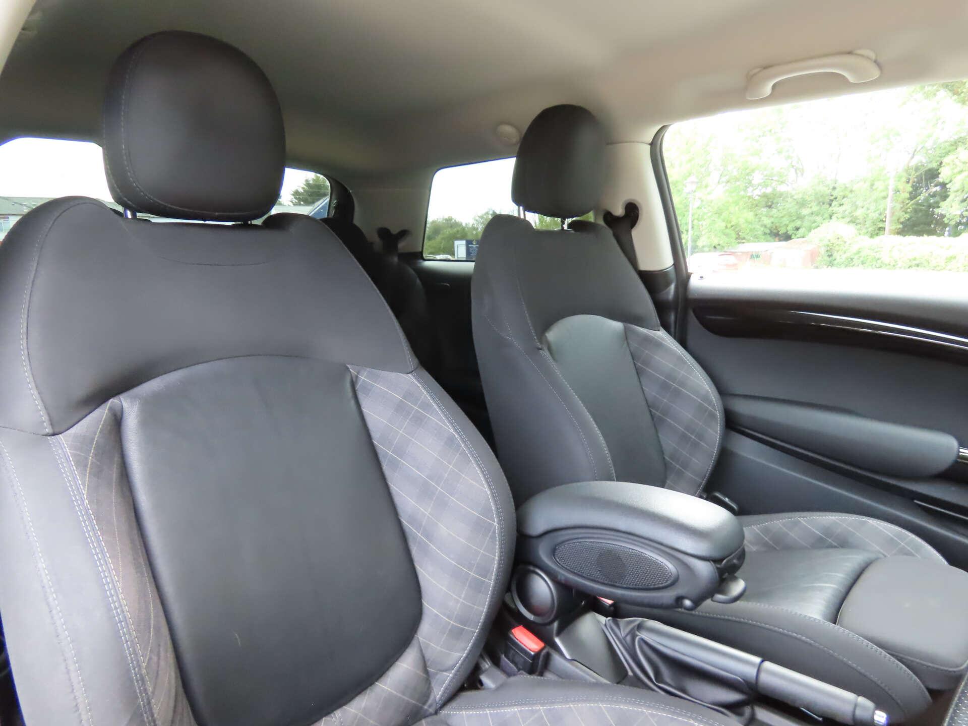 Mini Hatch view 8