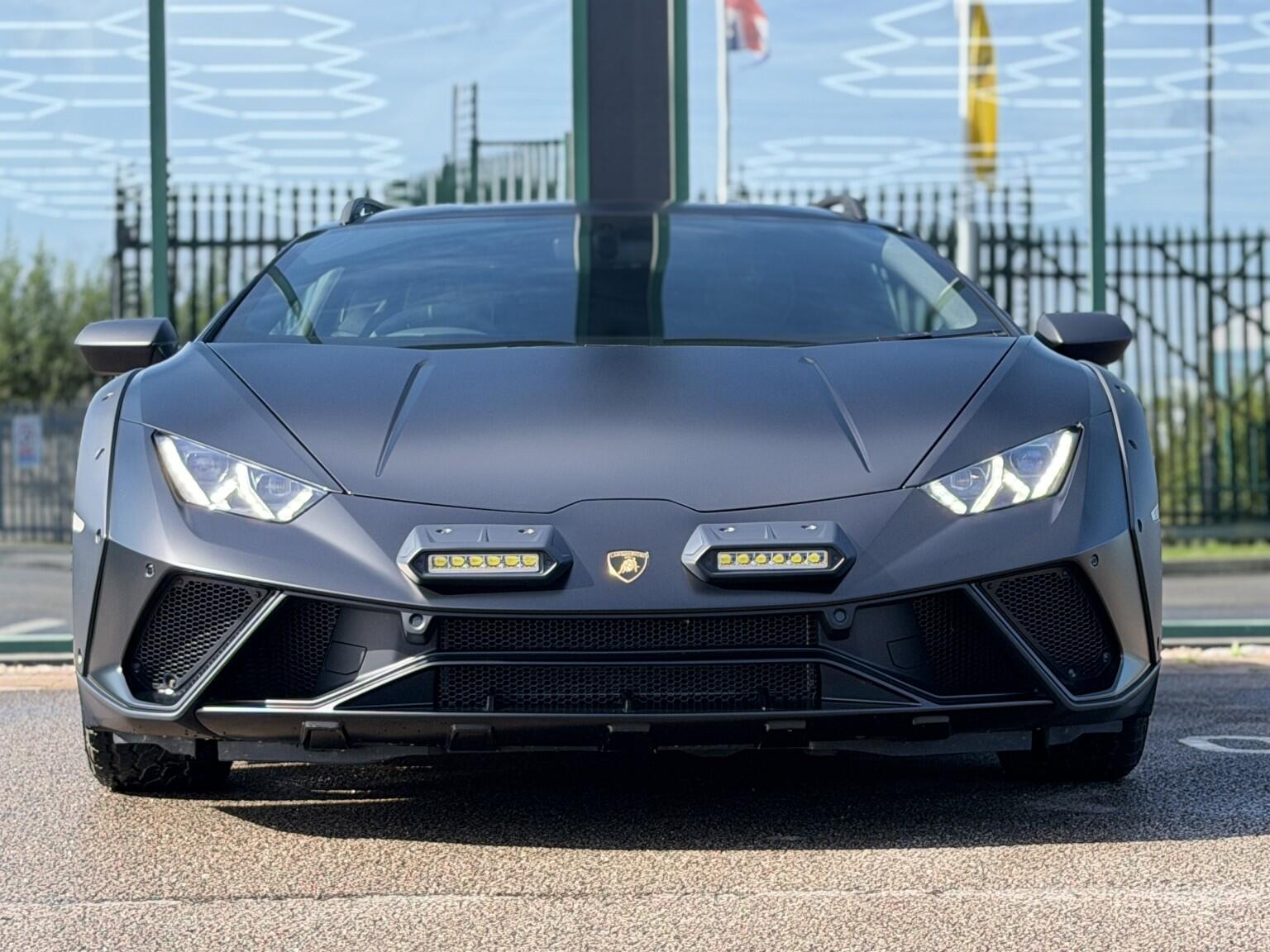 Lamborghini Huracan view 5
