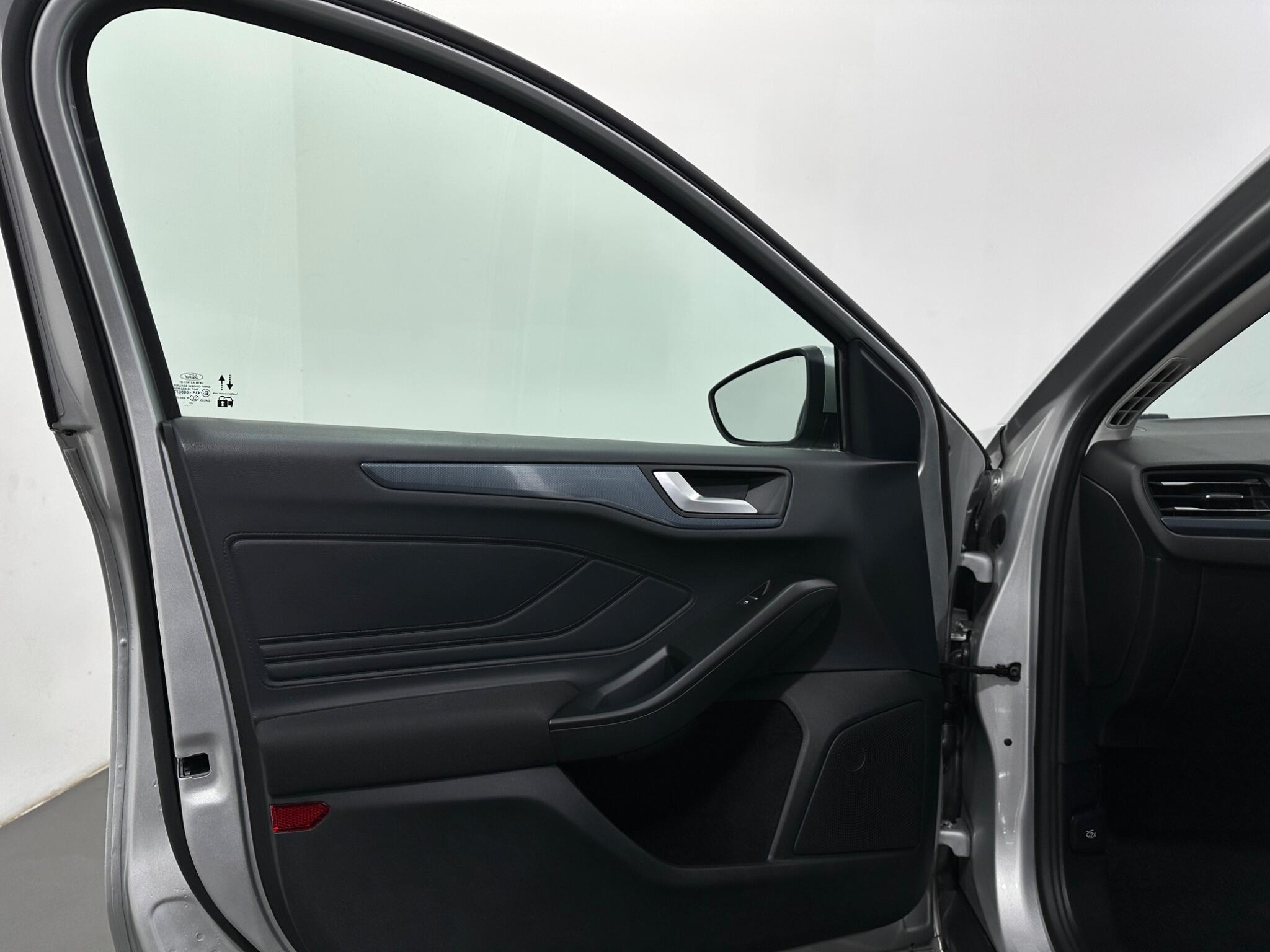Ford Focus view 35
