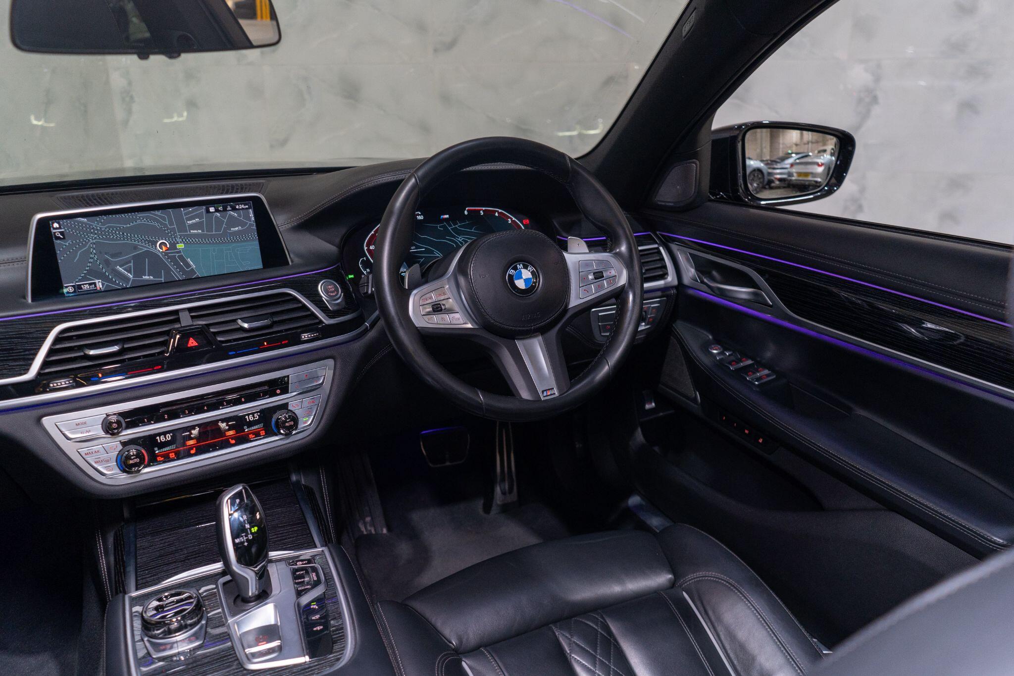 BMW 7 Series view 12