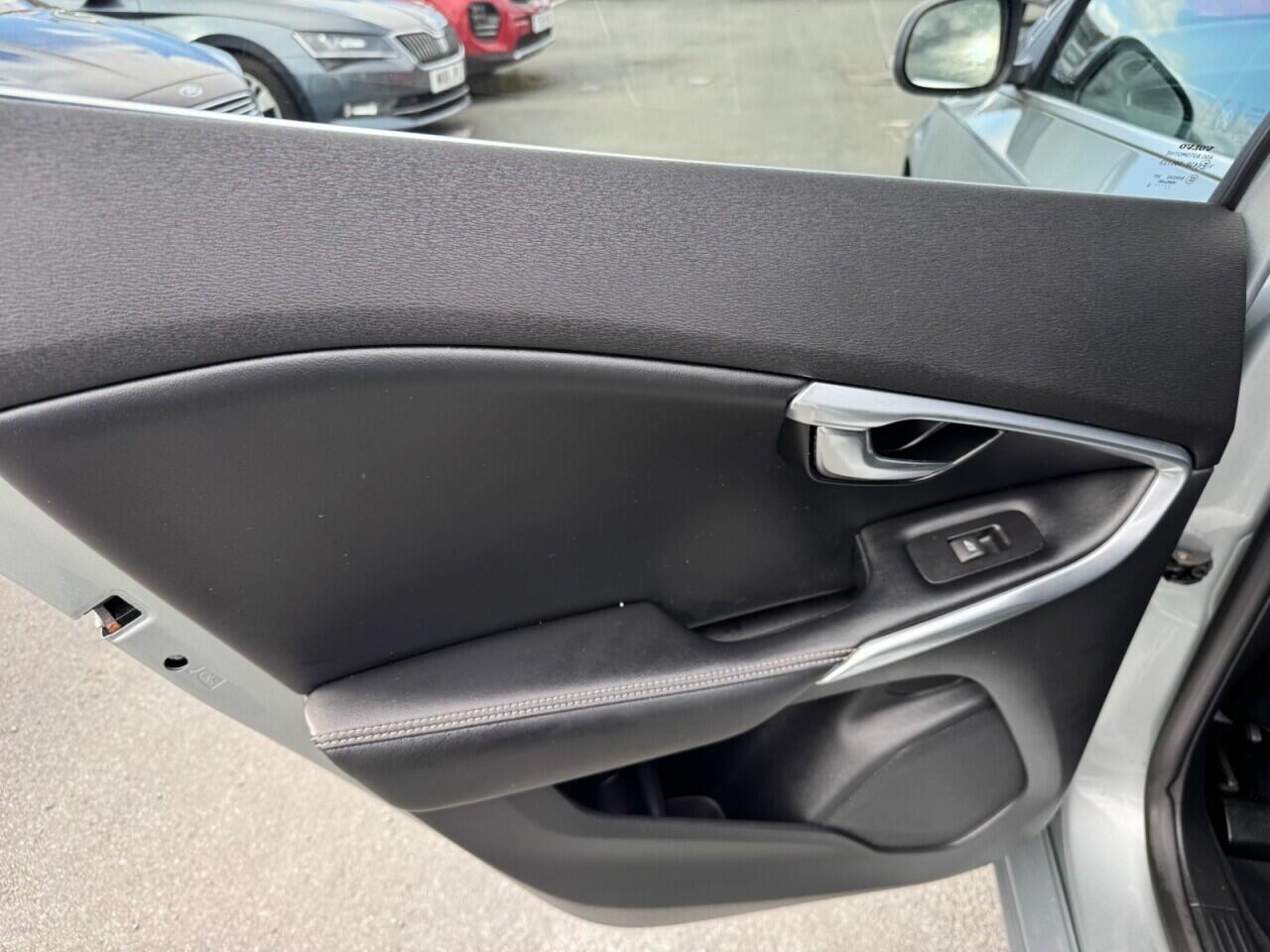 Volvo V40 view 58