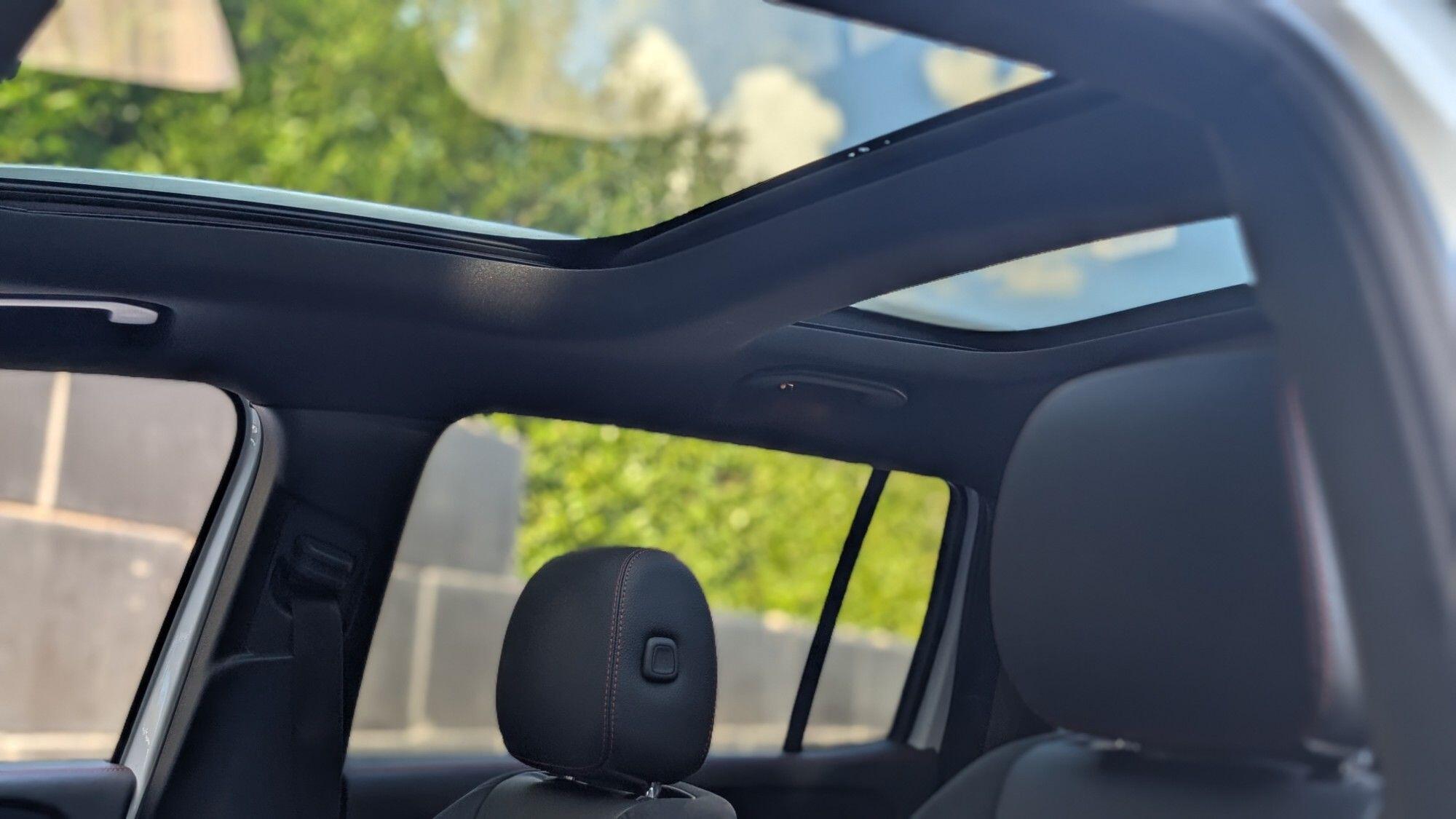 Mercedes-Benz GLB view 16