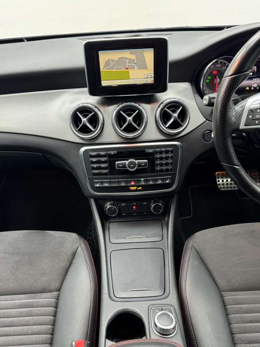 Mercedes-Benz GLA view 14