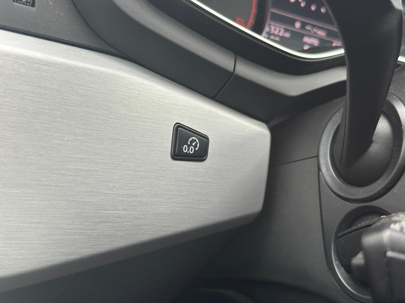 Audi A4 view 32