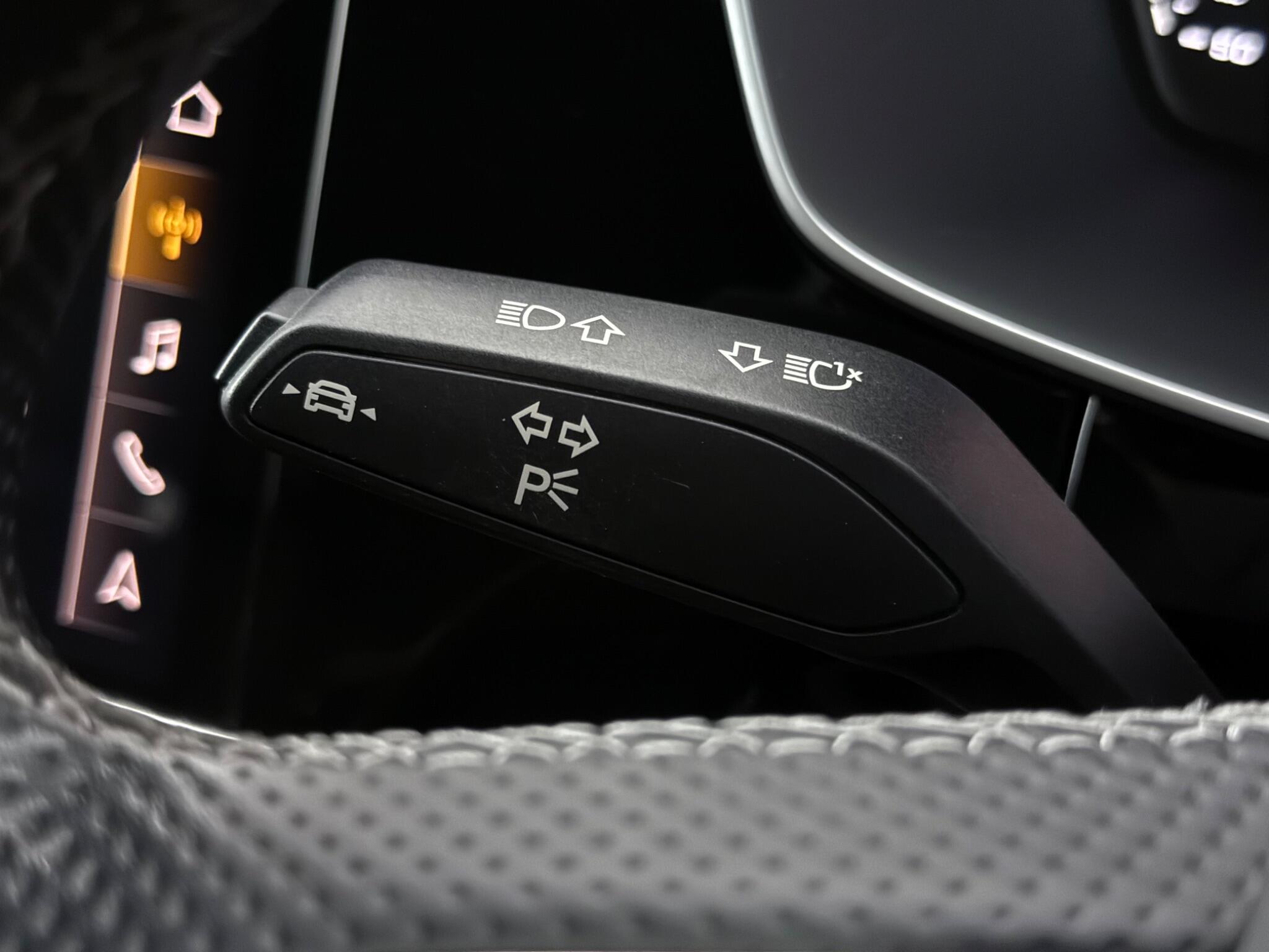 Audi Q3 view 18