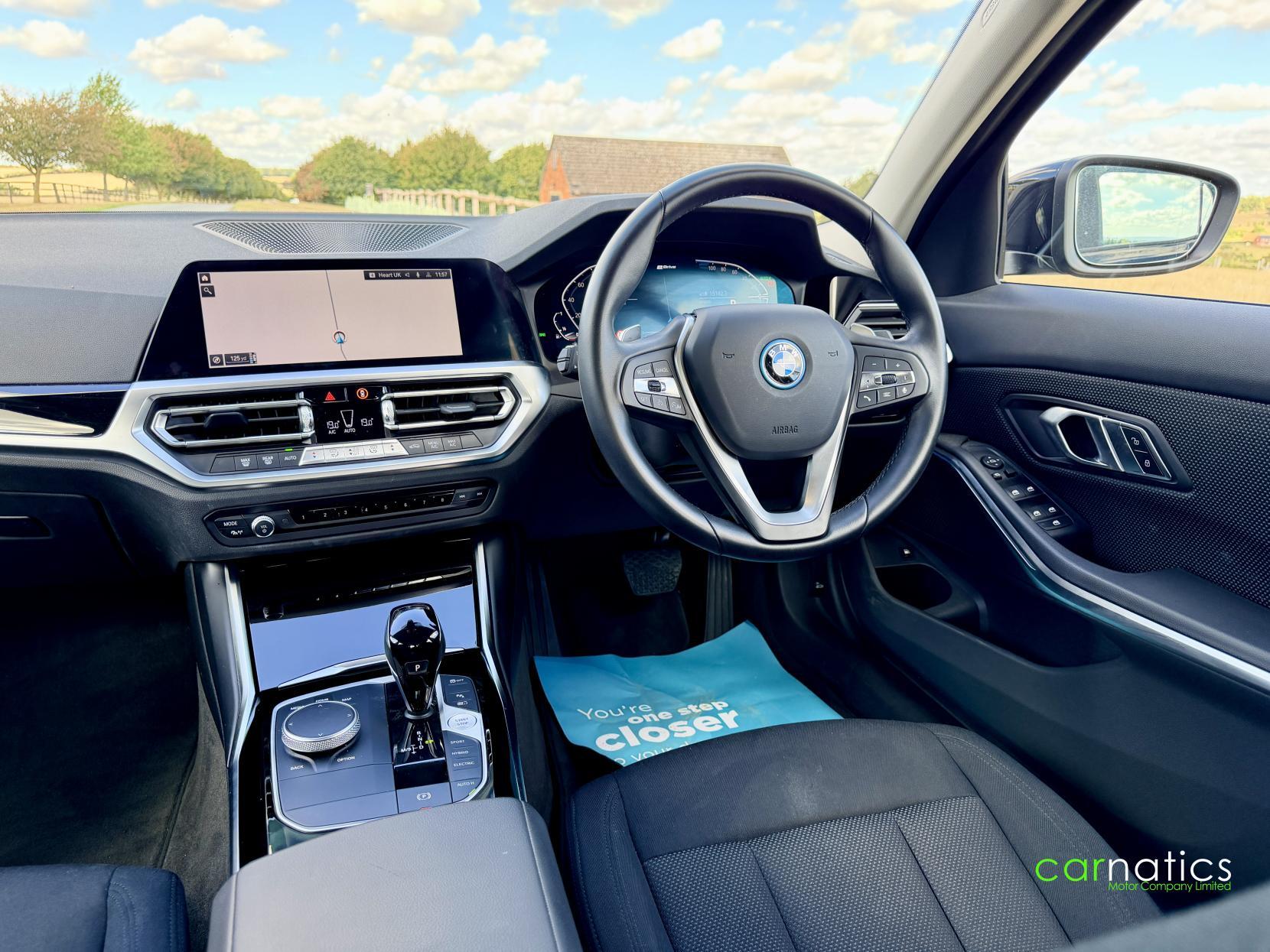 BMW 3 Series view 20