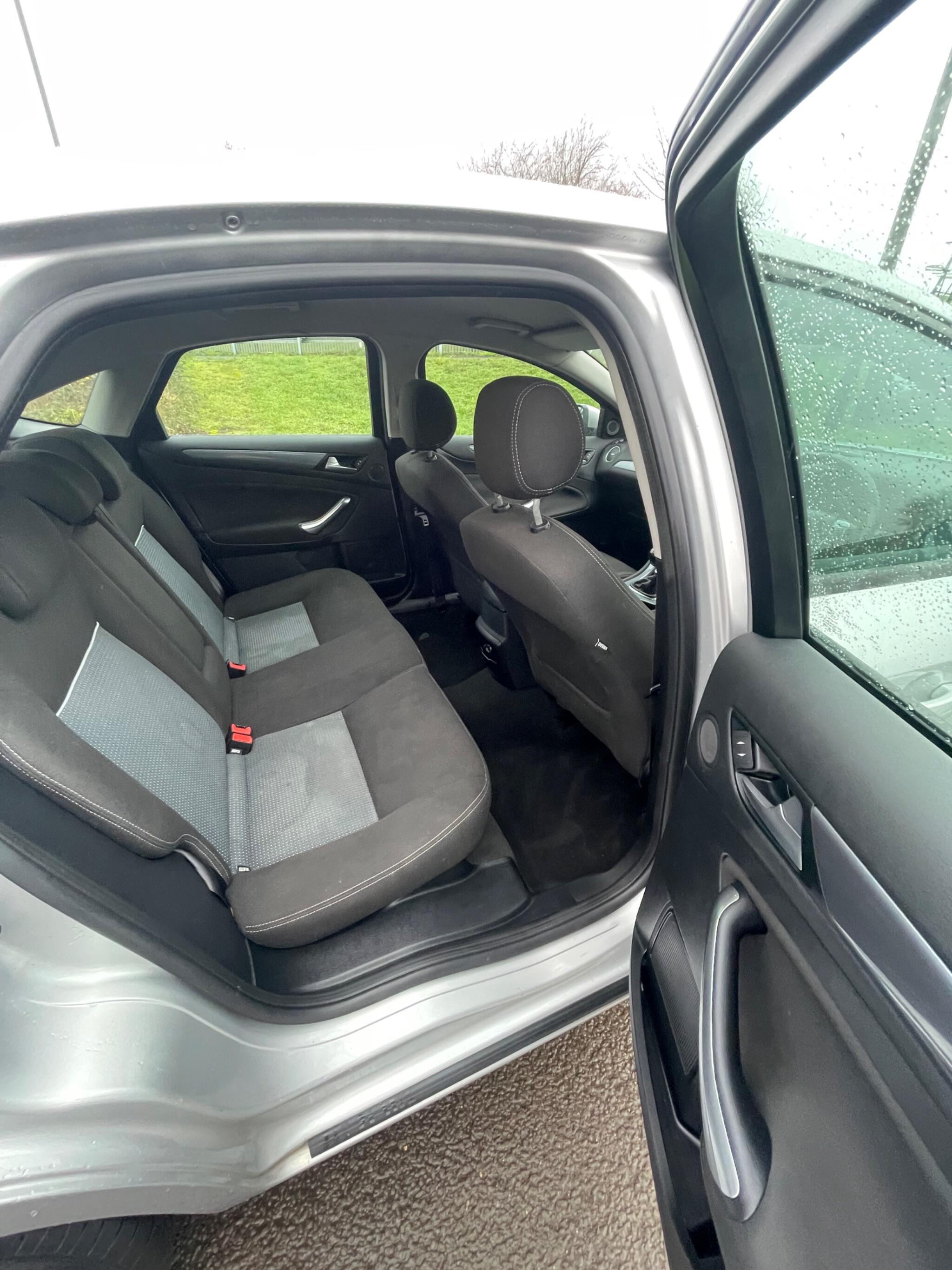 2011 Ford Mondeo image 14