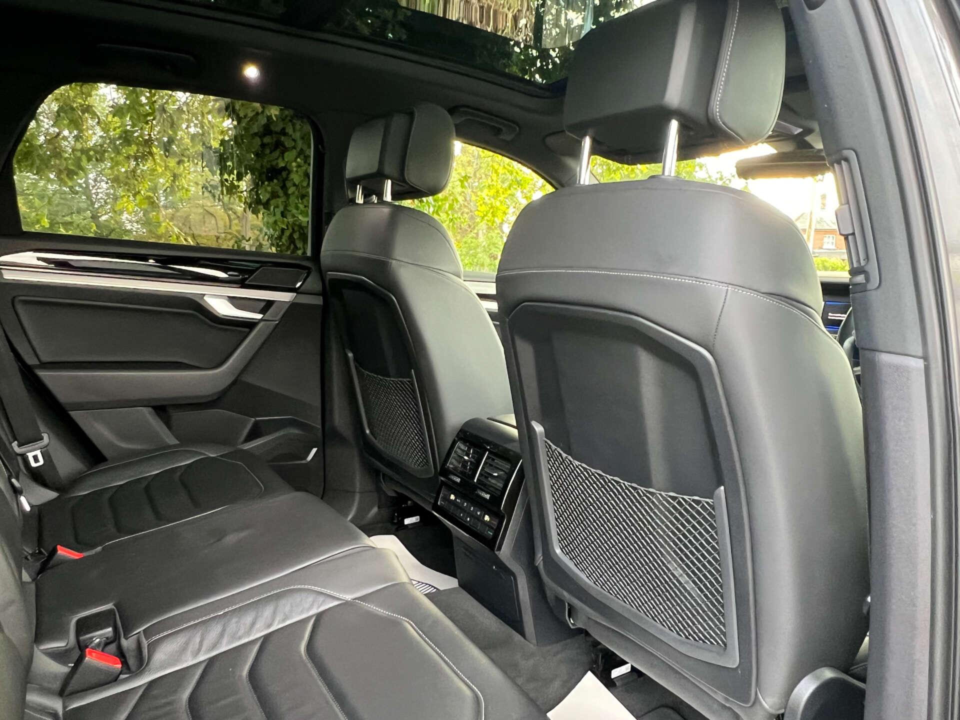 Volkswagen Touareg view 11