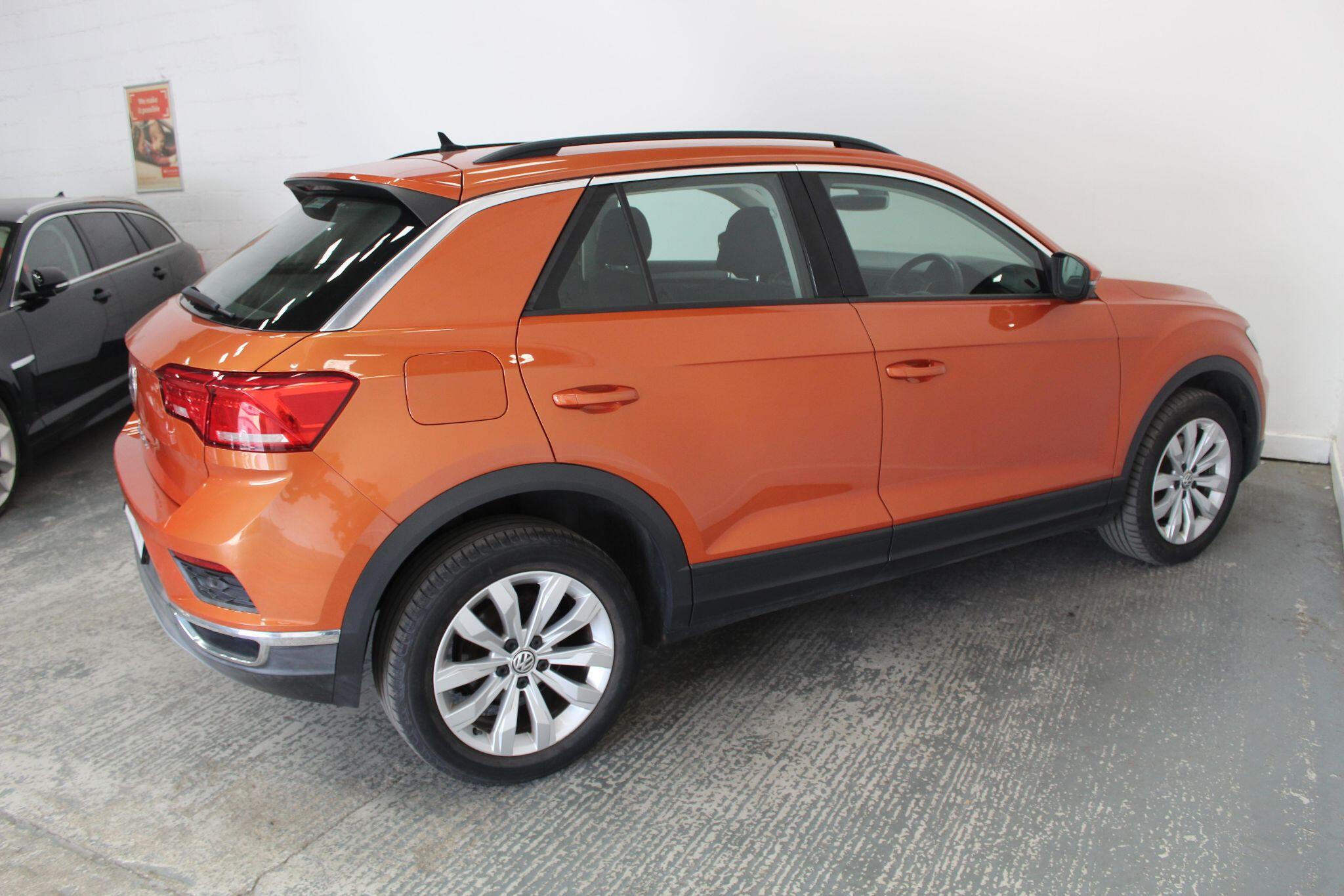 Volkswagen T-Roc view 11