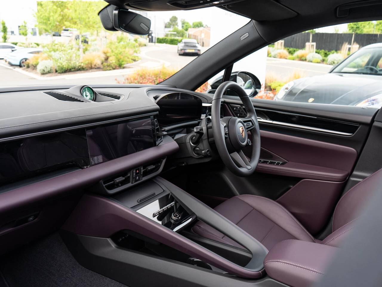 Porsche Macan view 49