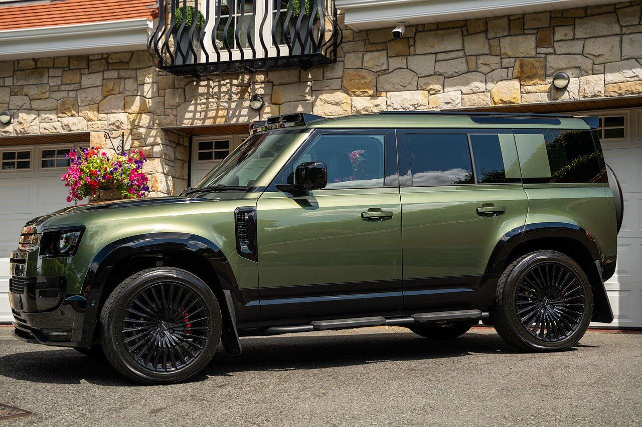 Land Rover Defender view 42