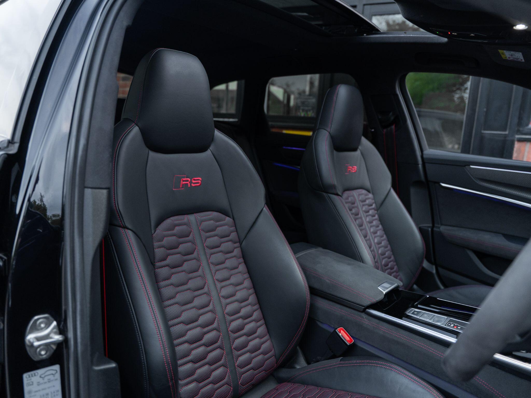 Audi RS6 Avant view 42