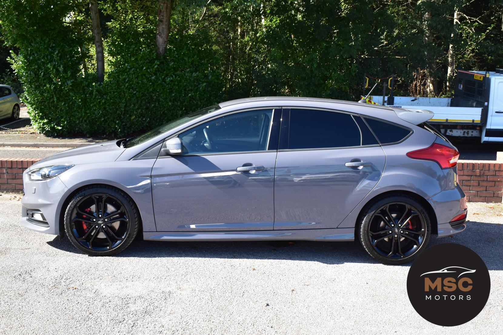 Ford Focus view 9
