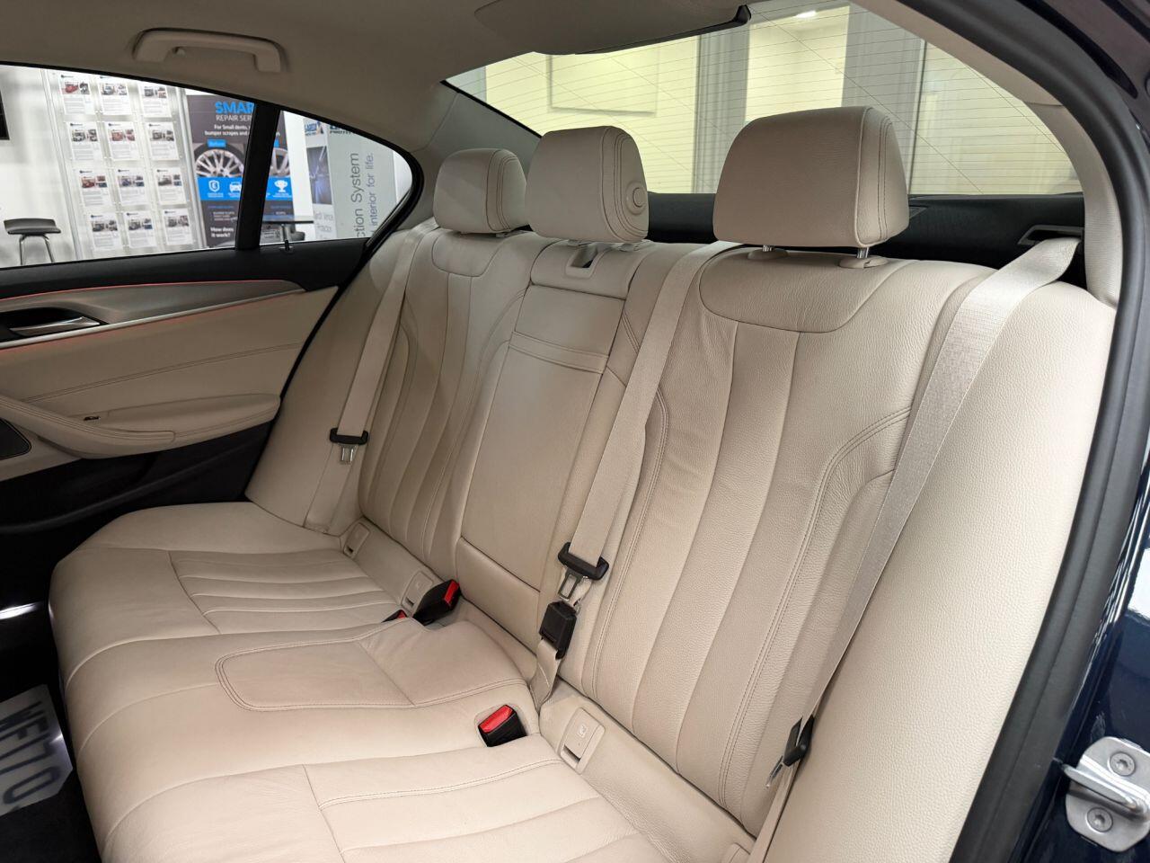 BMW 5 Series view 19