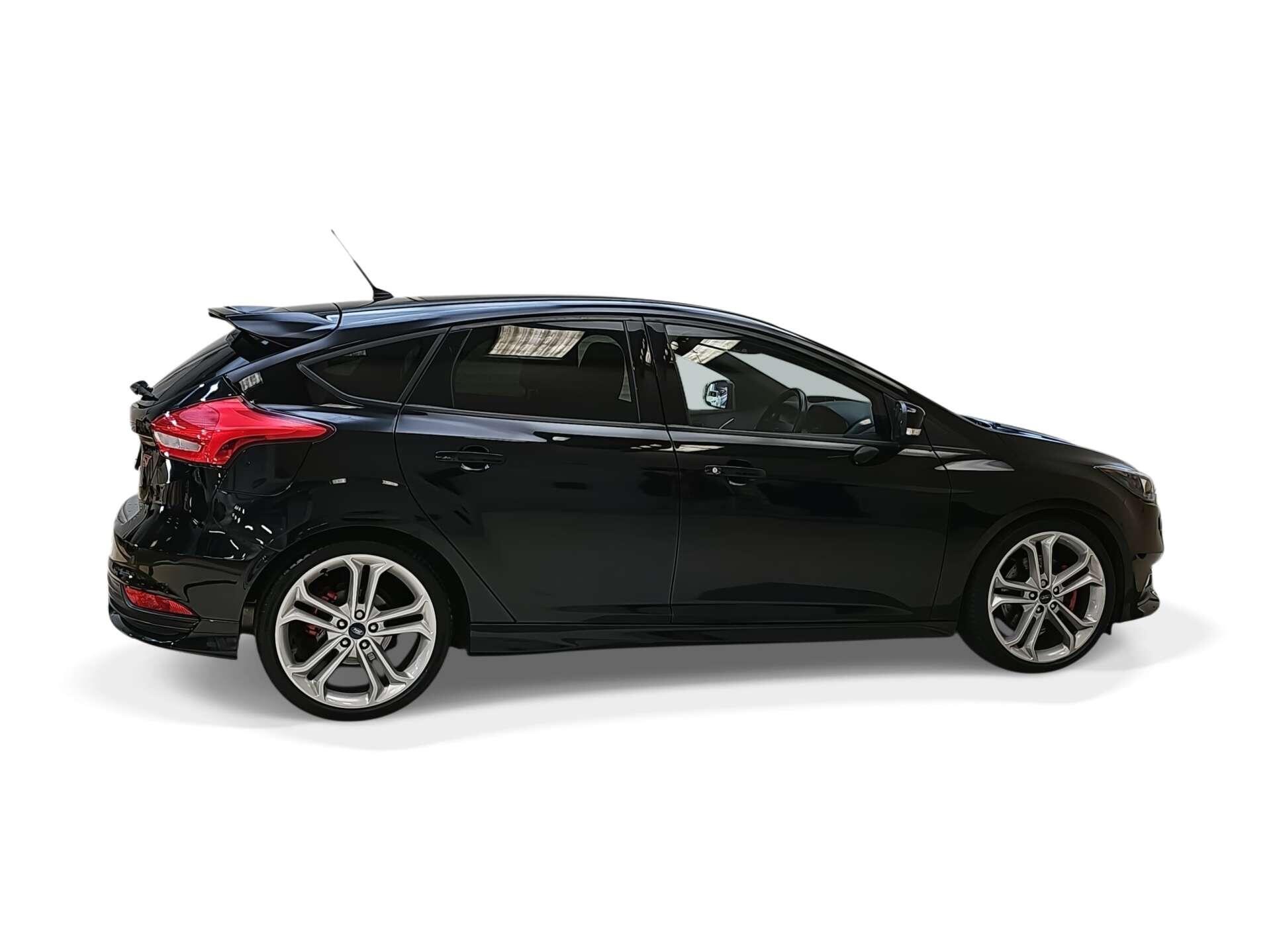 Ford Focus view 2