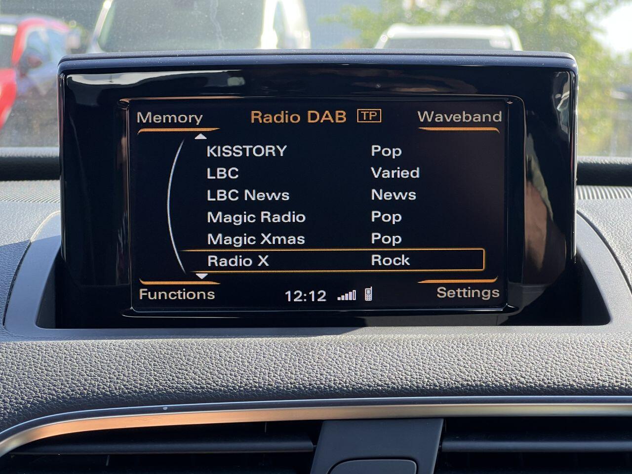 Audi Q3 view 38