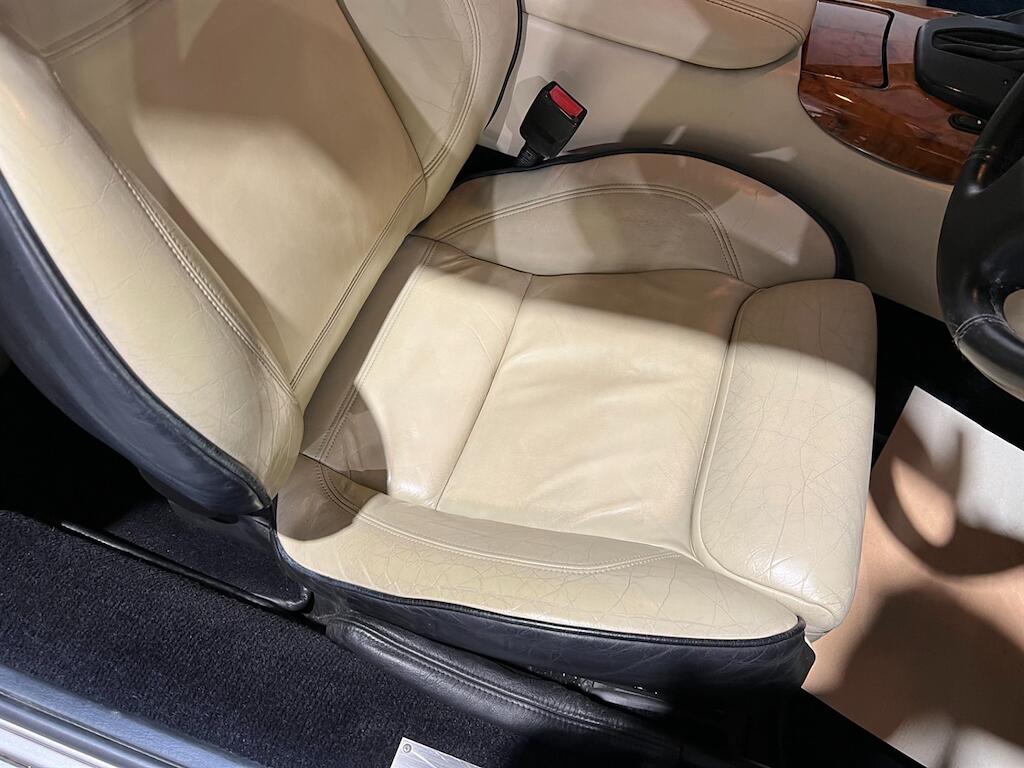 Aston Martin DB7 view 37