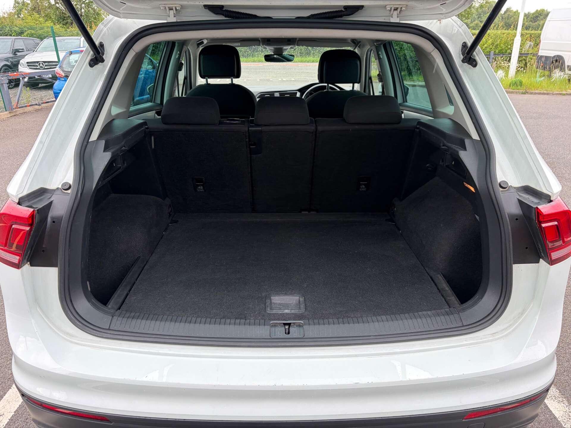 Volkswagen Tiguan view 25