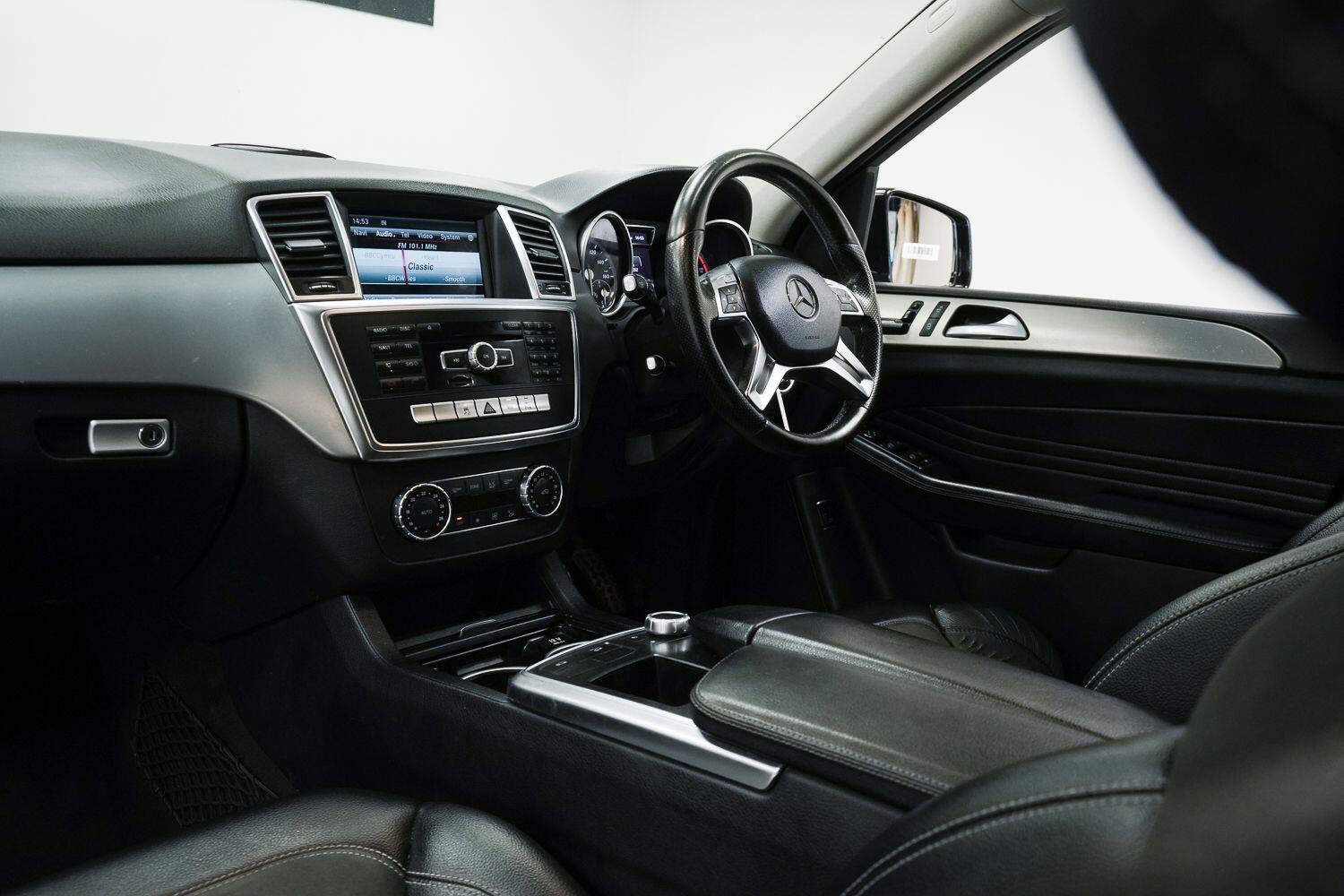 Mercedes-Benz M Class view 20