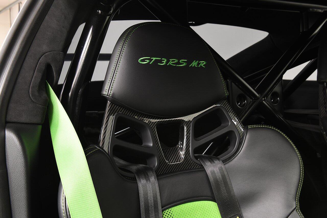 Porsche 911 view 9