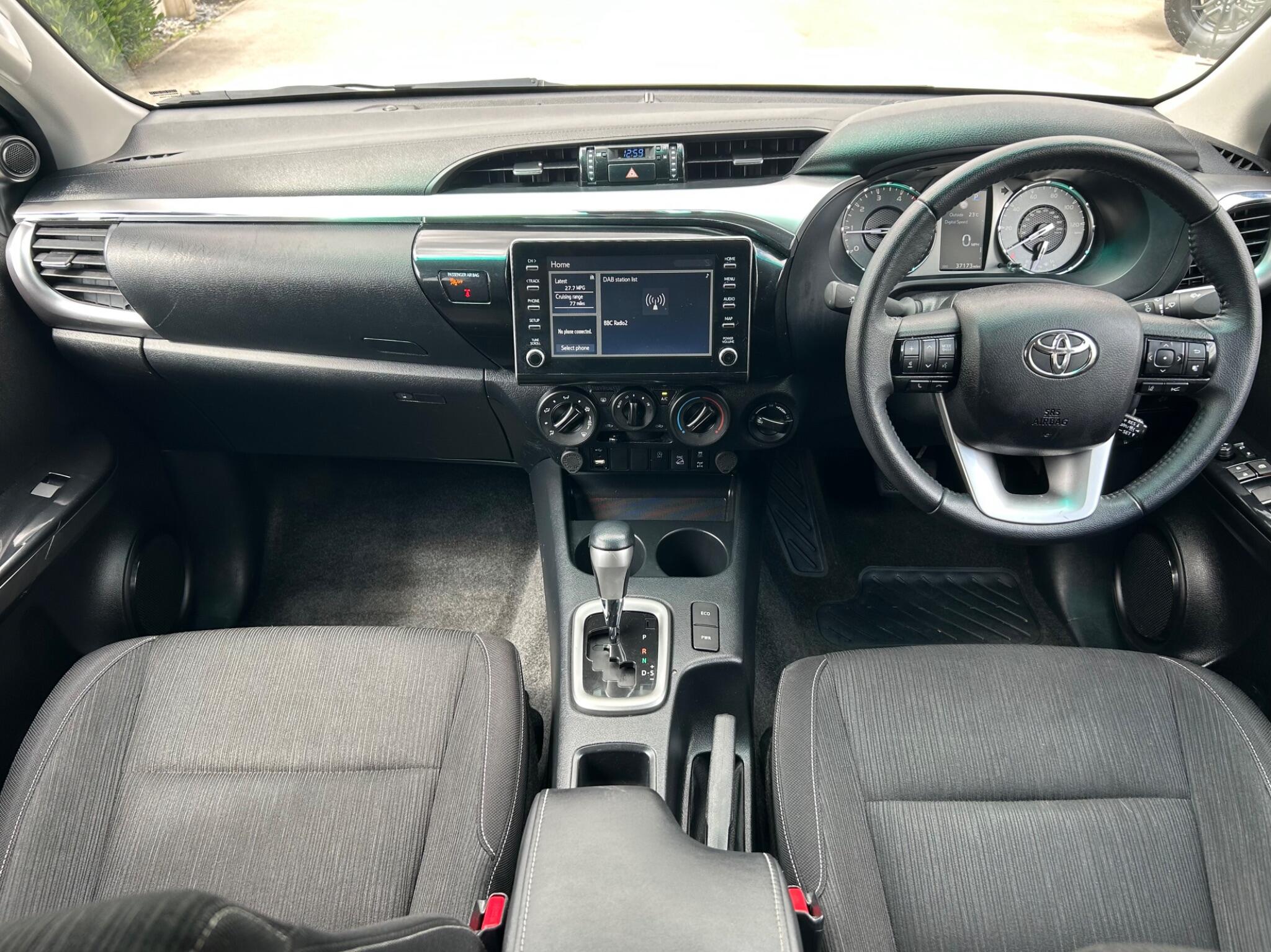 Toyota Hilux view 34