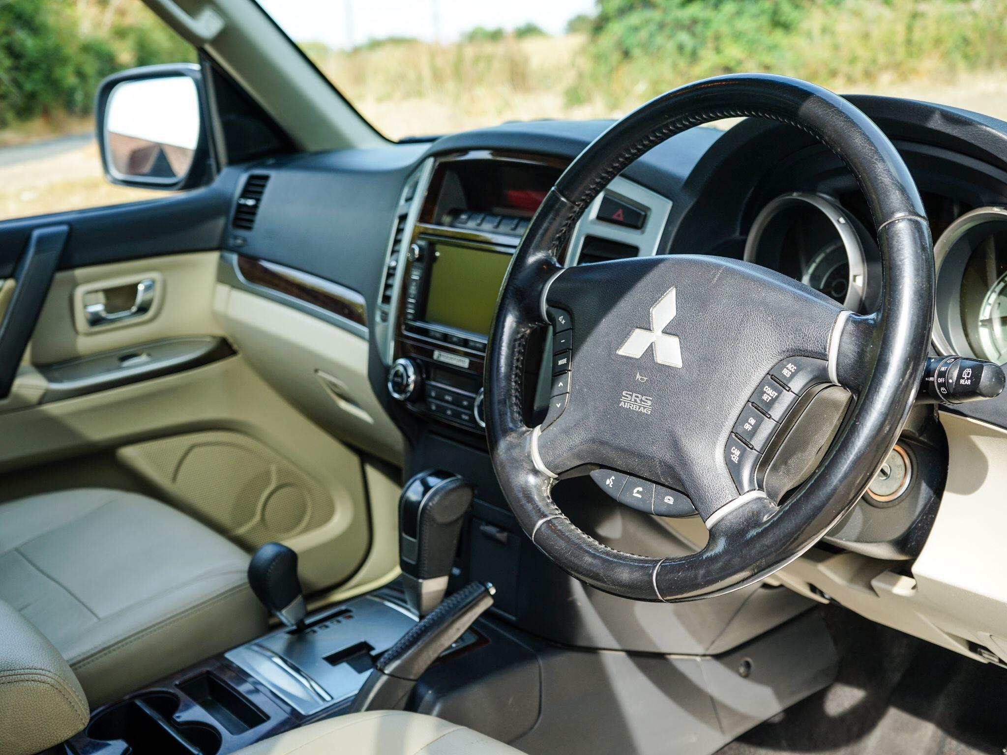 Mitsubishi Shogun view 22