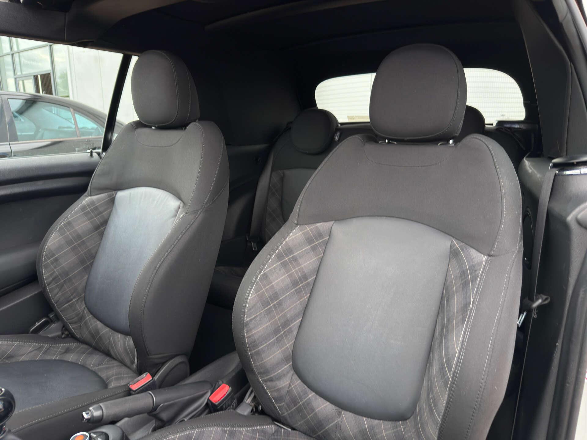 Mini Convertible view 35