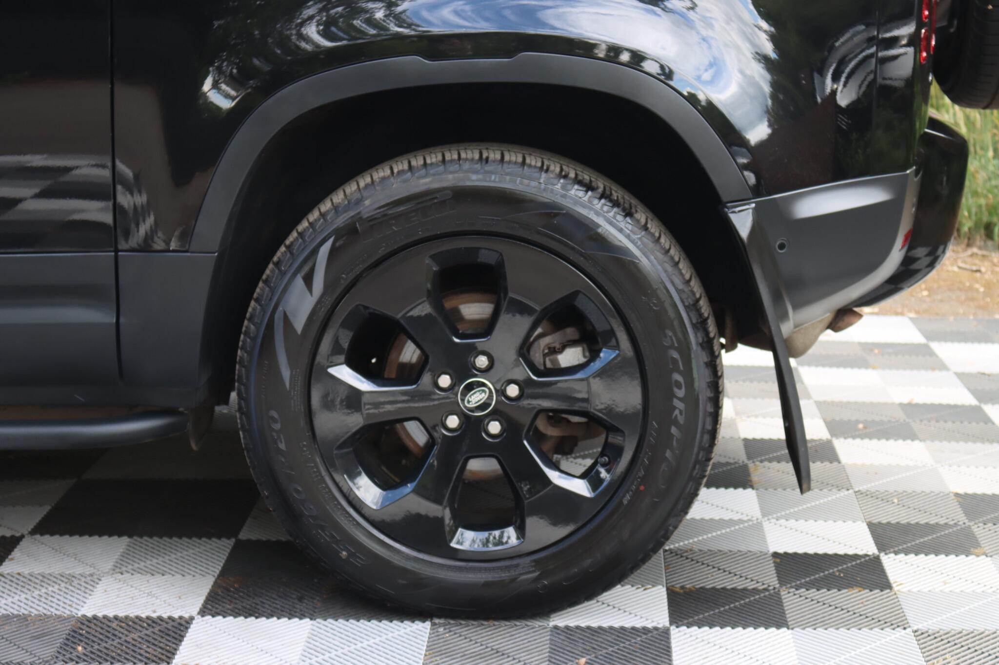 Land Rover Defender view 23