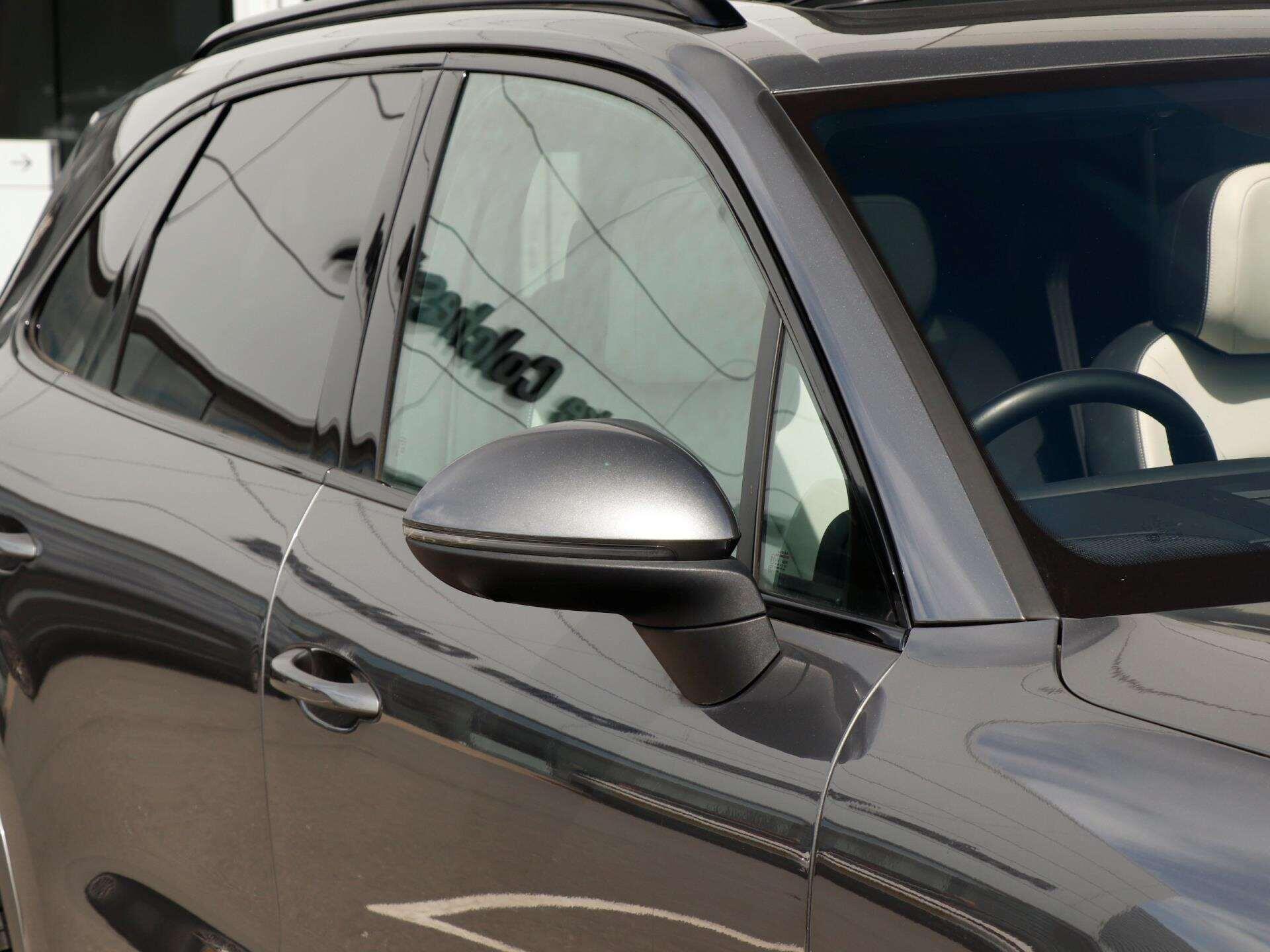 Porsche Cayenne view 30