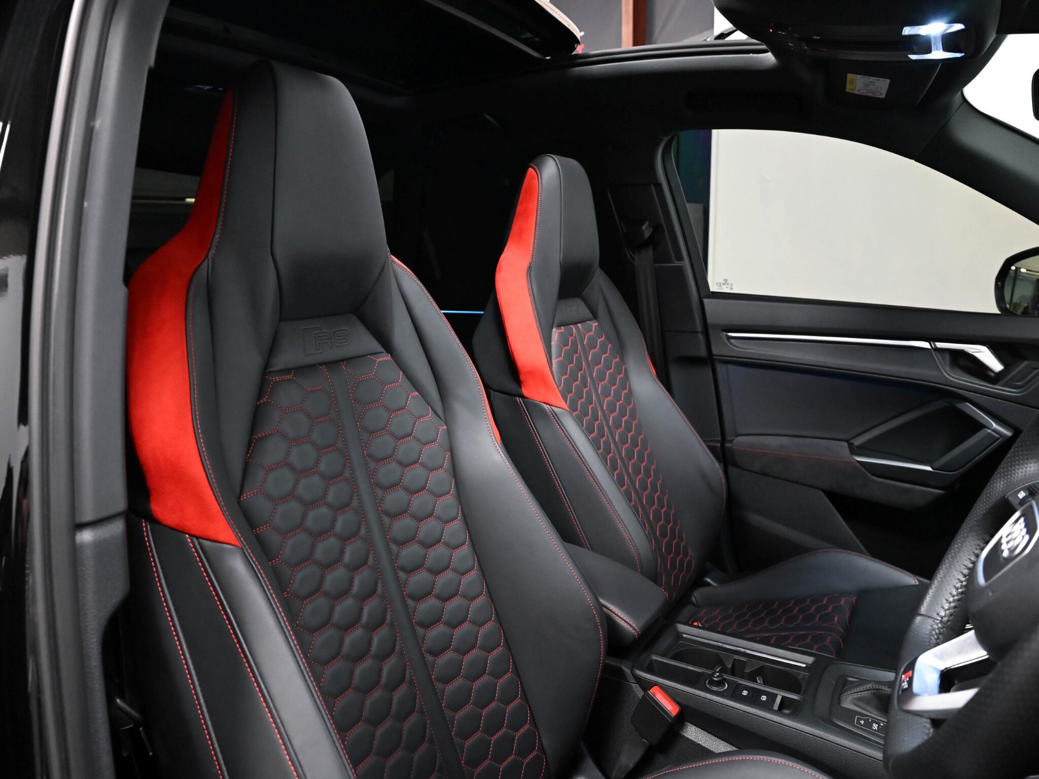 Audi RS Q3 view 32