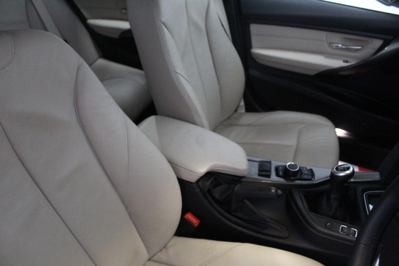 BMW 3 Series view 44