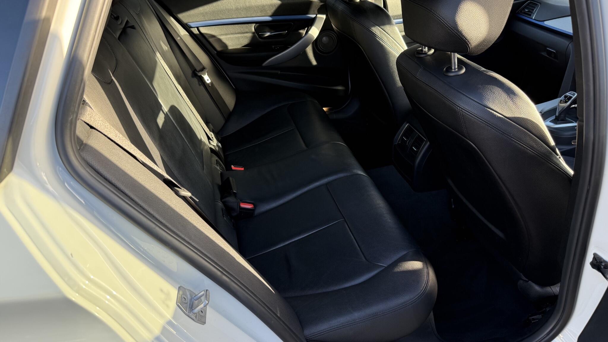 BMW 3 Series view 29