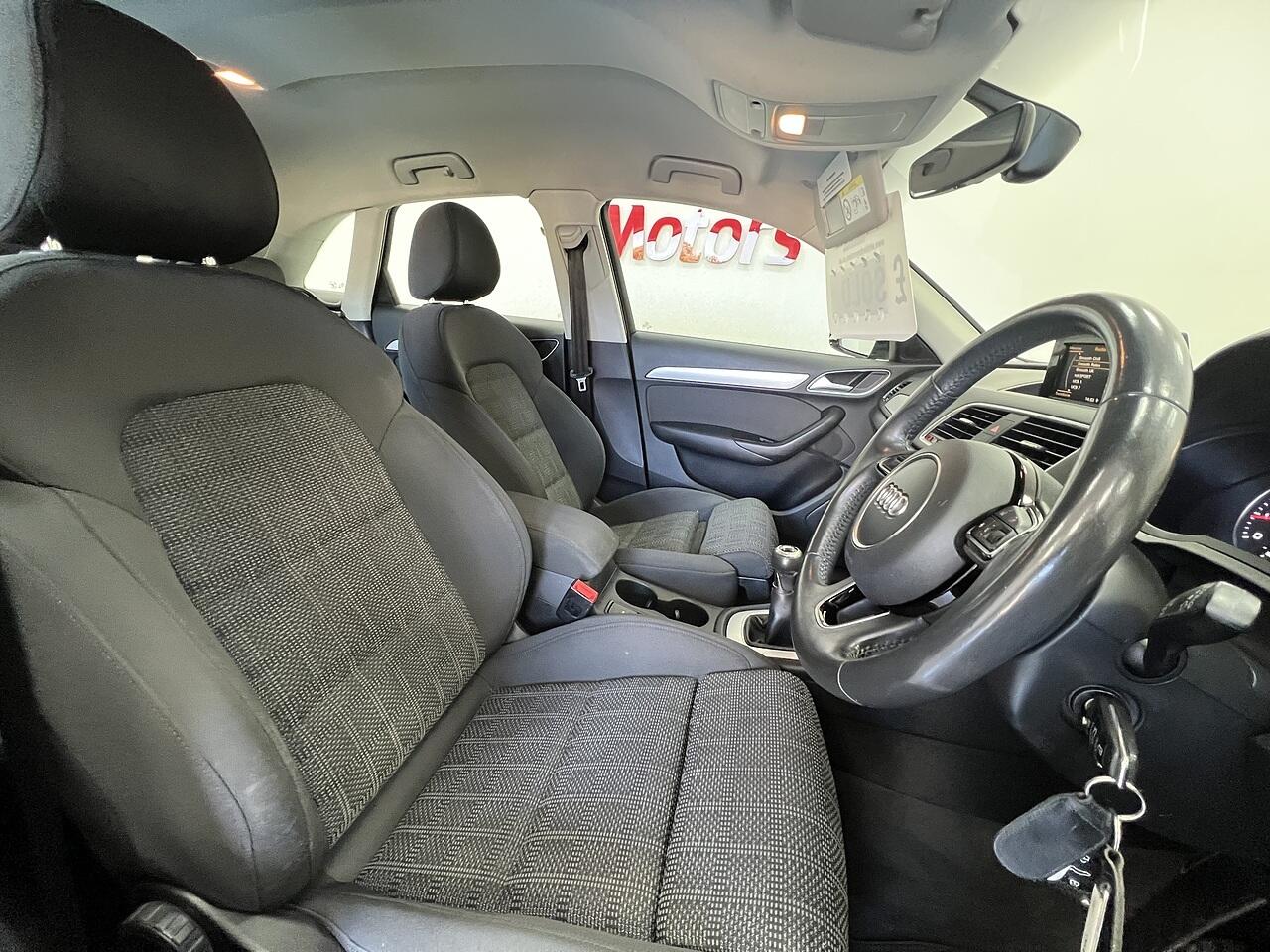 Audi Q3 view 12