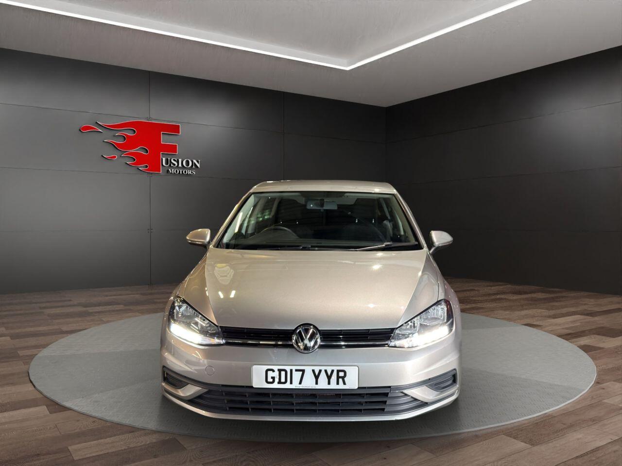 Volkswagen Golf view 2