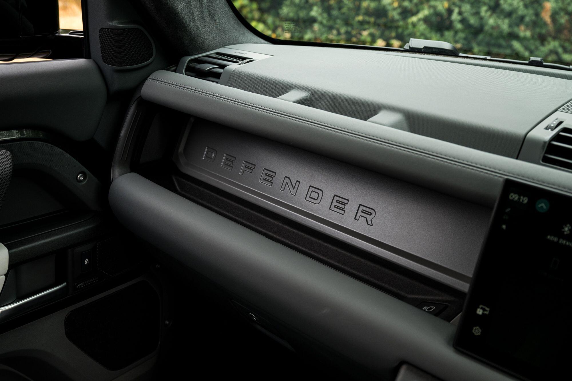 Land Rover Defender 90 view 59