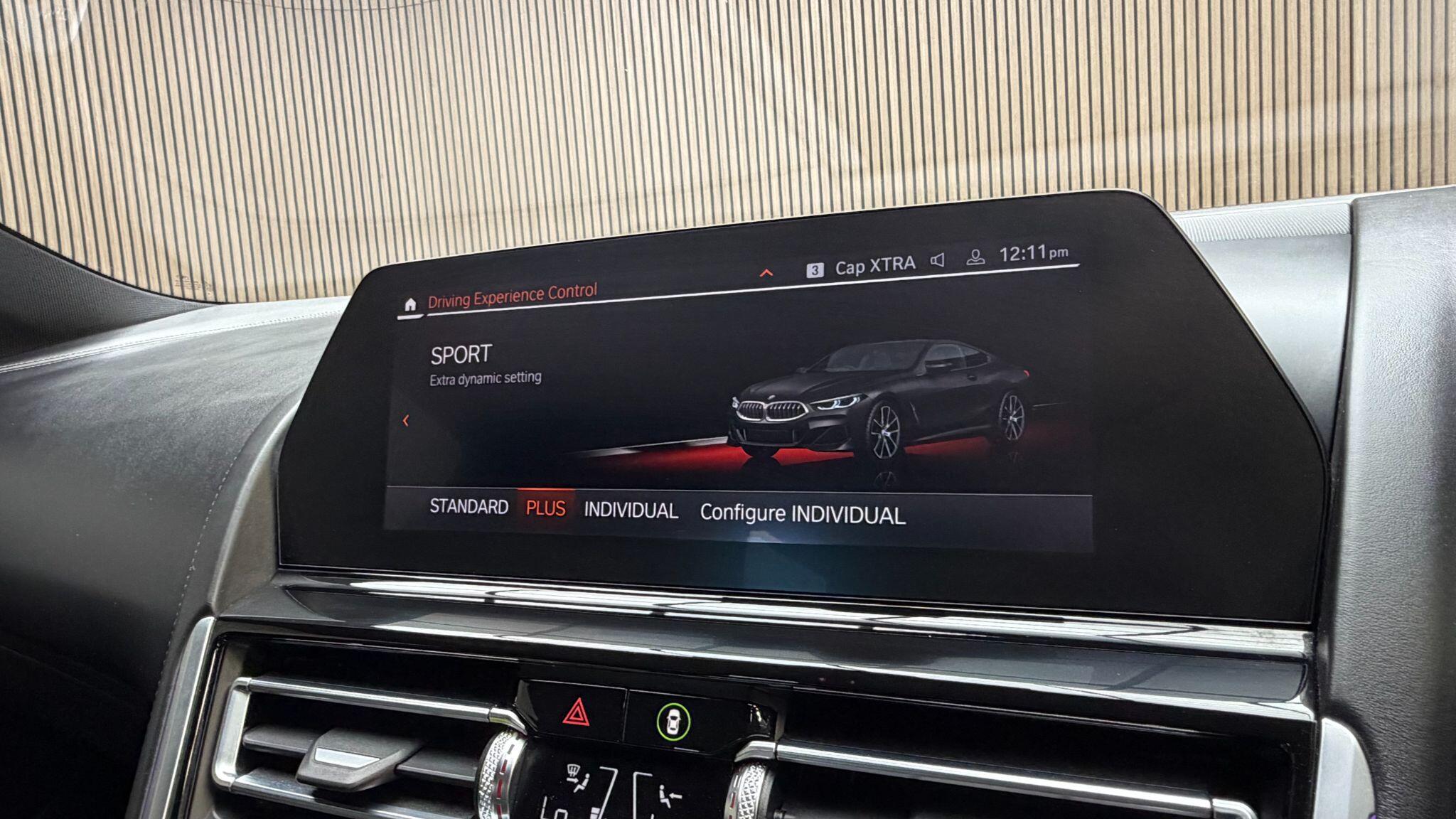 BMW 8 Series view 25