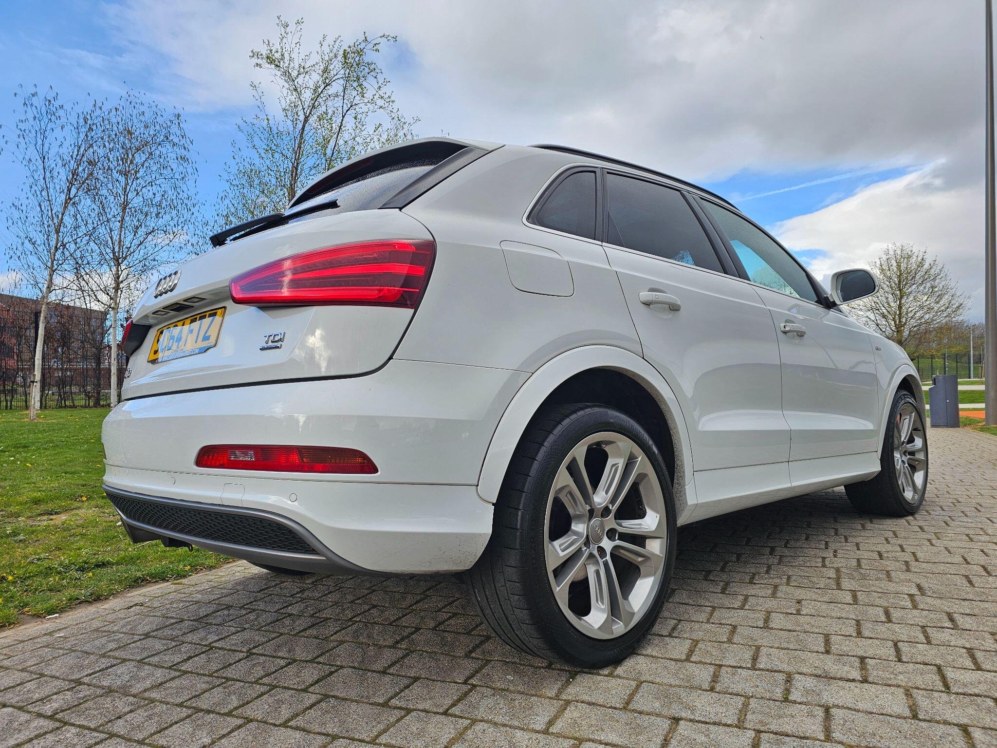 Audi Q3 view 5