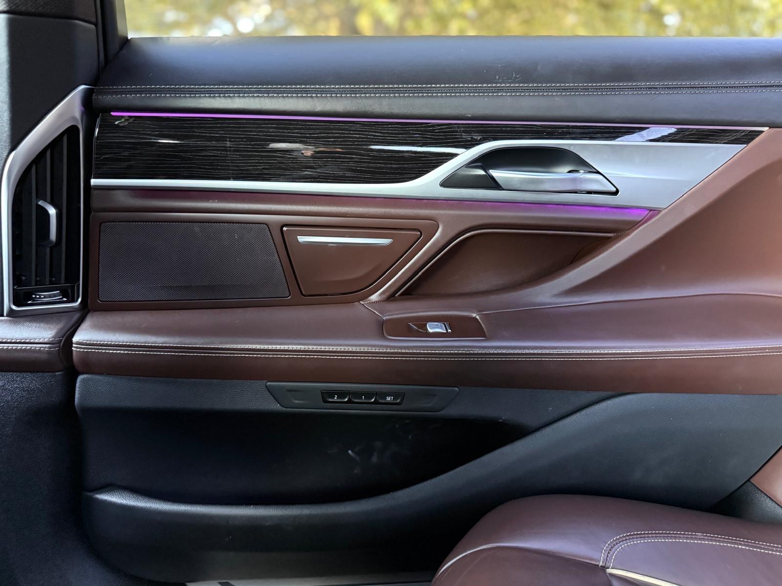 BMW 7 Series view 40