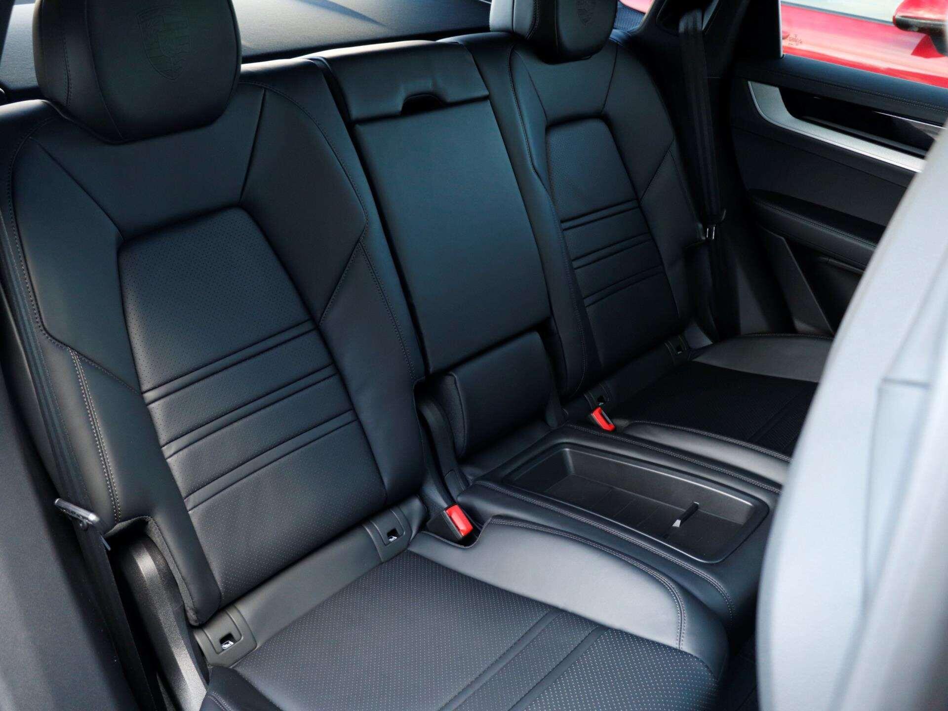 Porsche Cayenne view 26