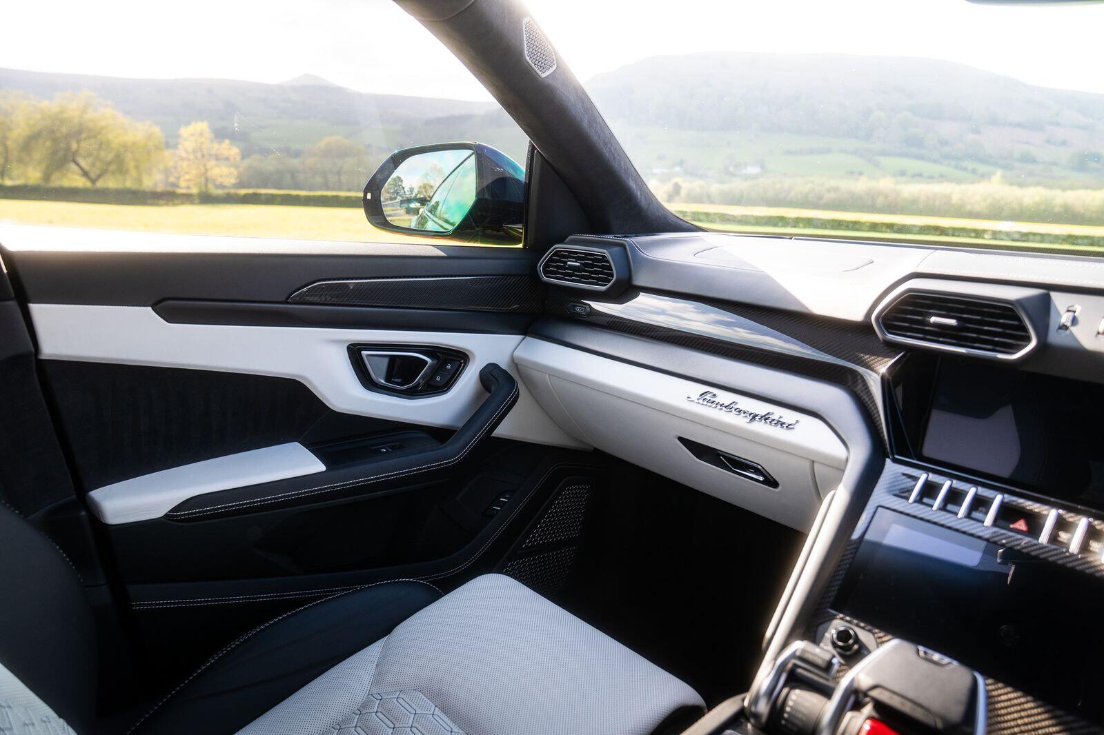 Lamborghini Urus view 53