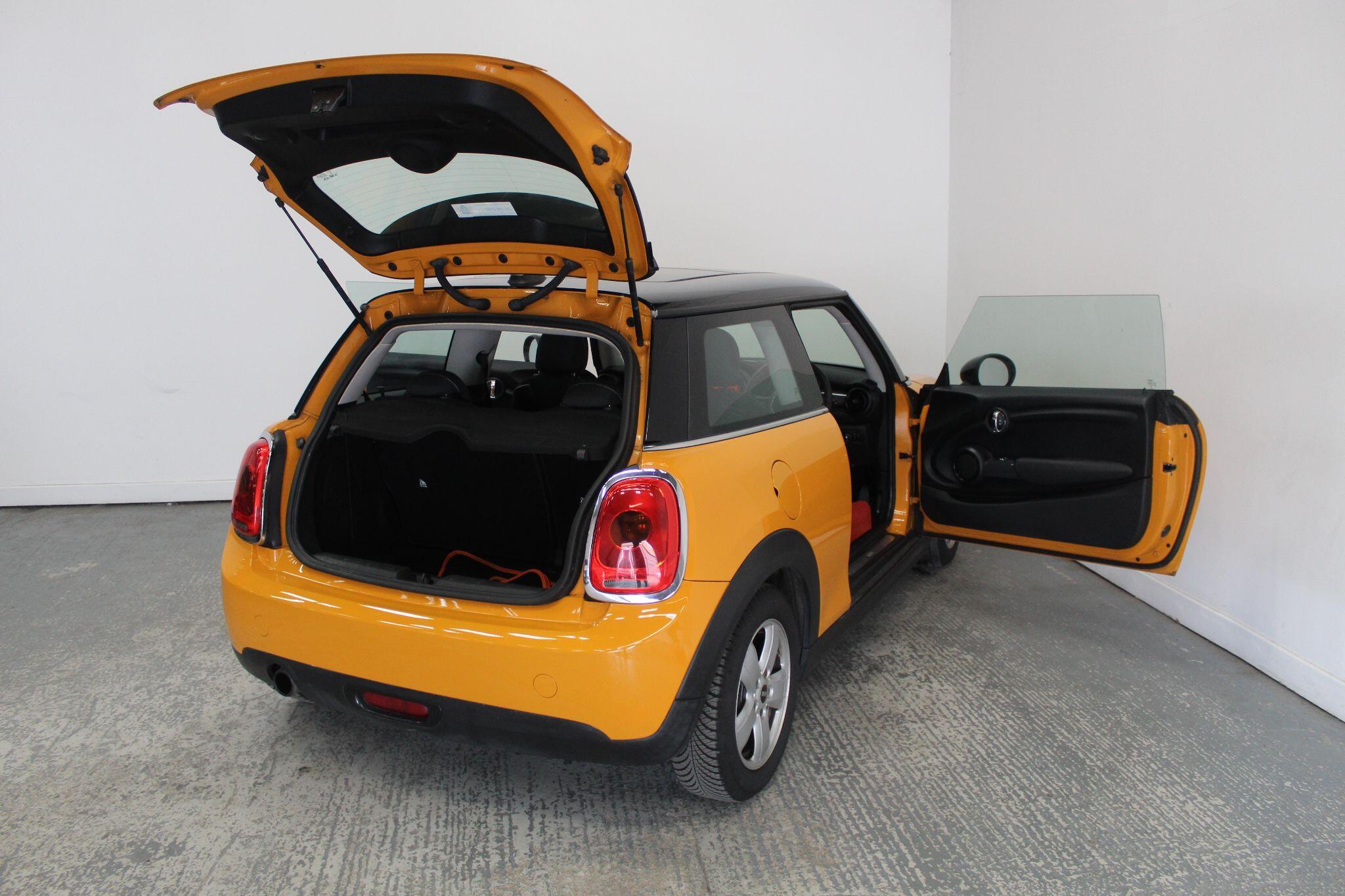 Mini Hatch view 21