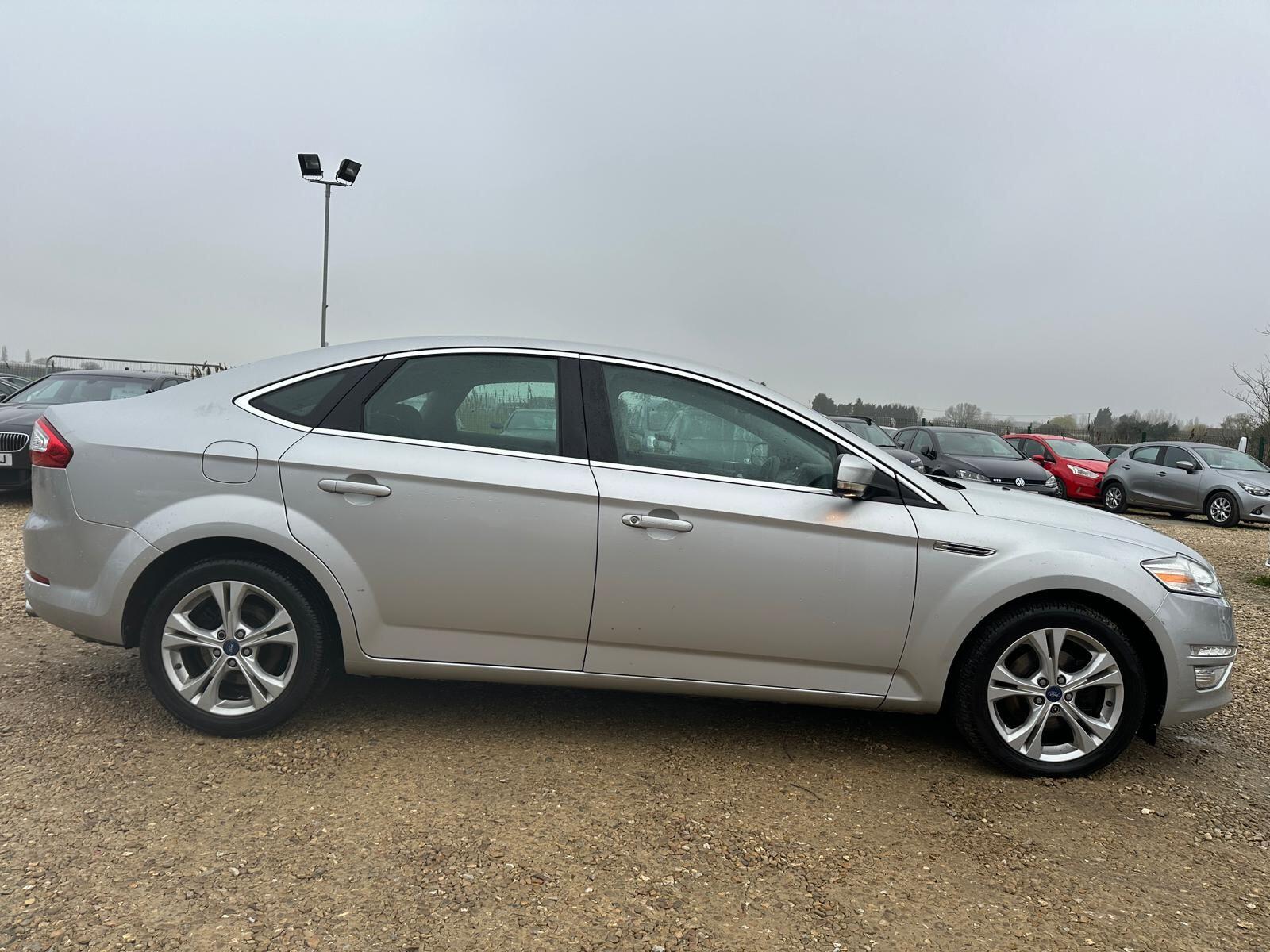 Ford Mondeo view 3