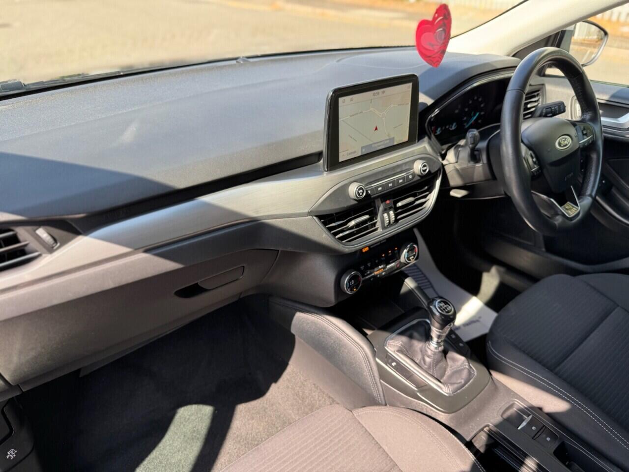 Ford Focus view 24