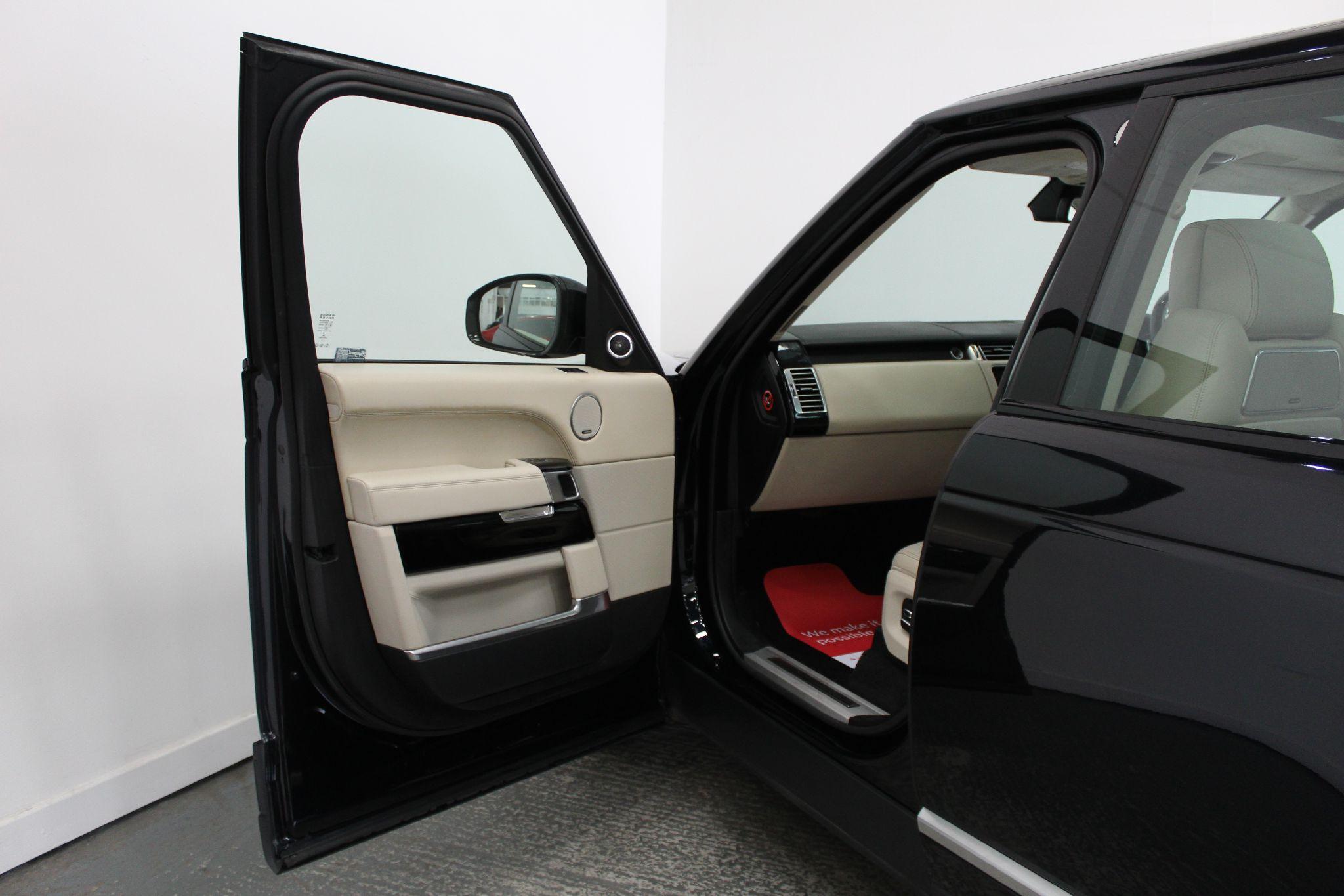 Land Rover Range Rover view 34