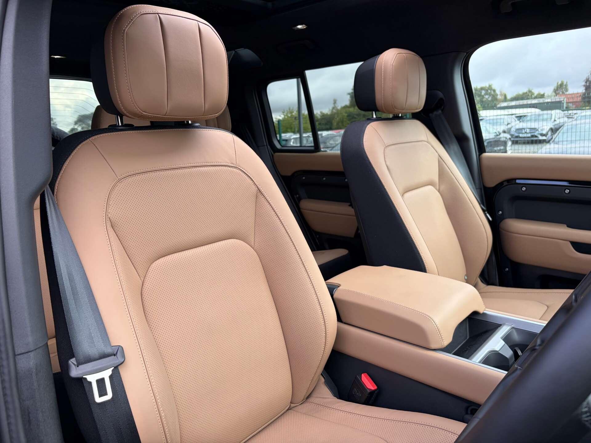 Land Rover Defender 110 view 38