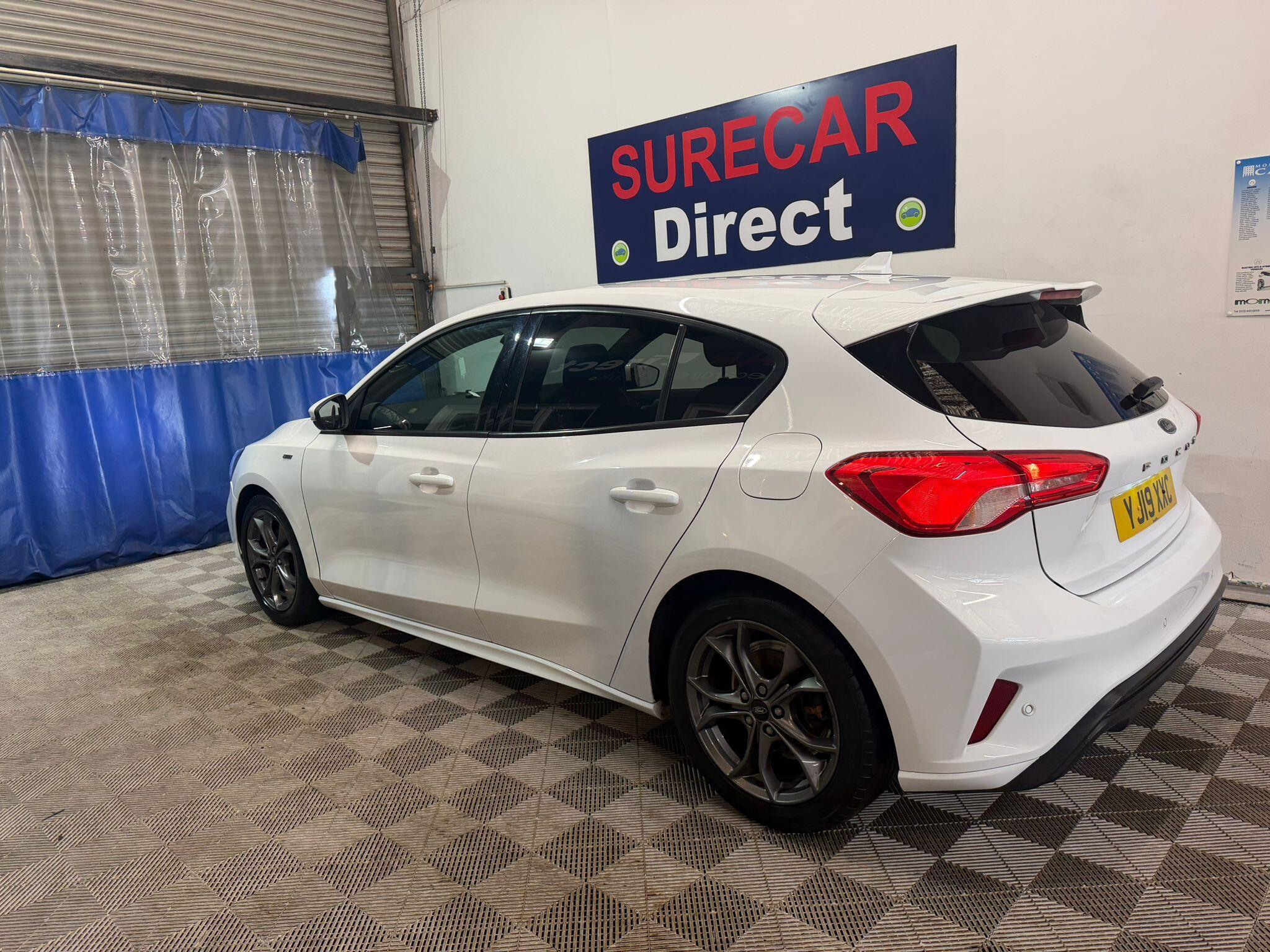 Ford Focus view 3