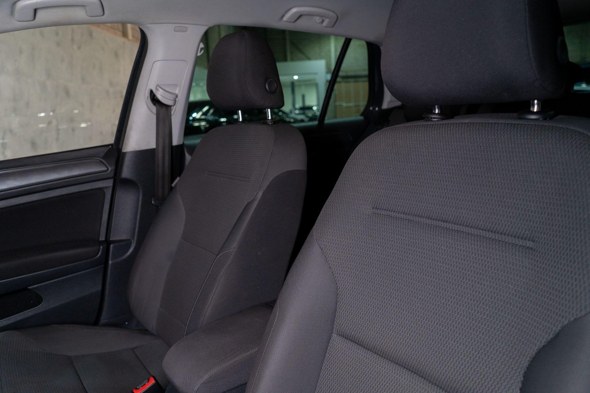 Volkswagen Golf view 30