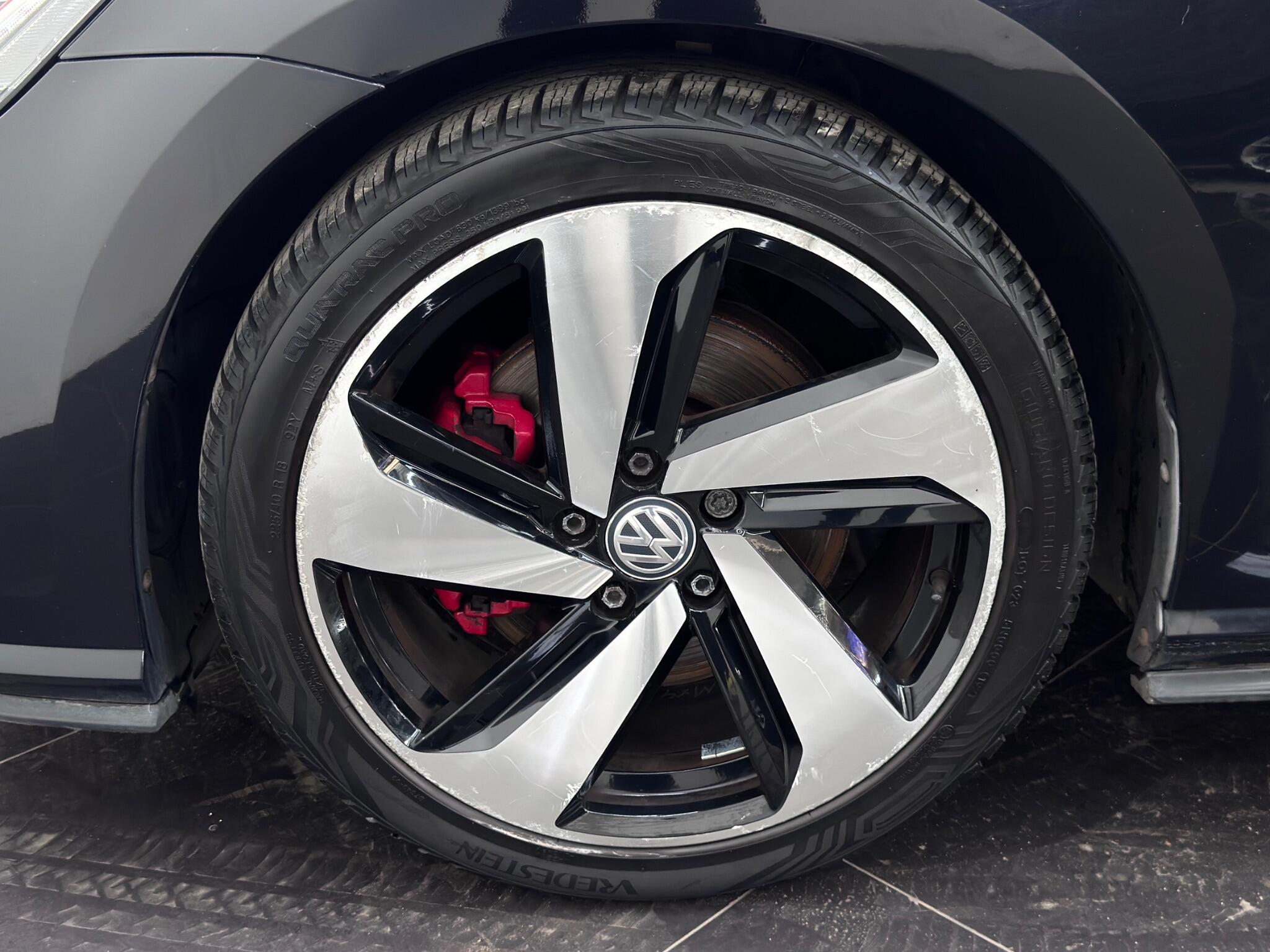 Volkswagen Golf view 70