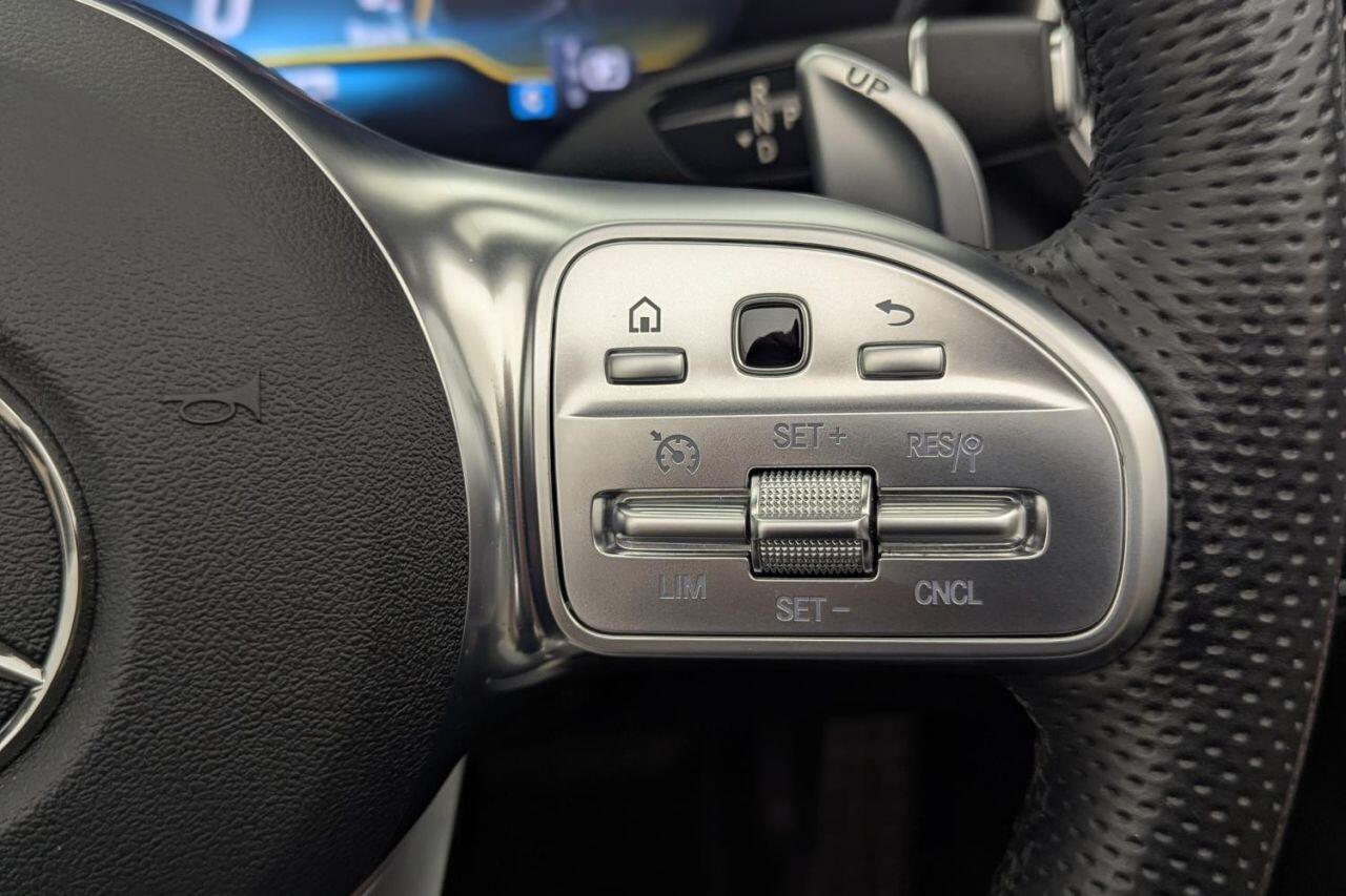 Mercedes-Benz C-Class view 22