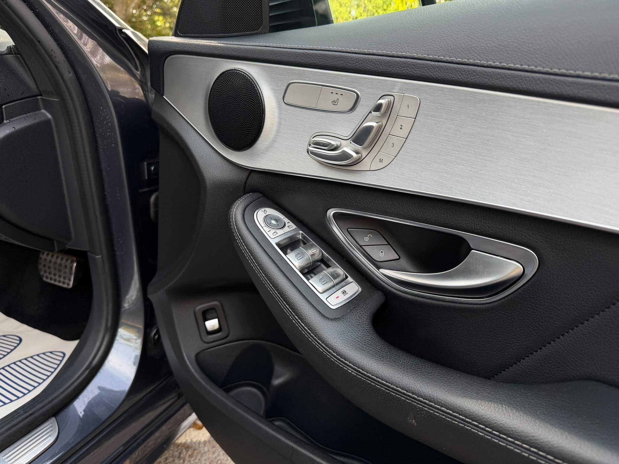 Mercedes-Benz C-Class view 21